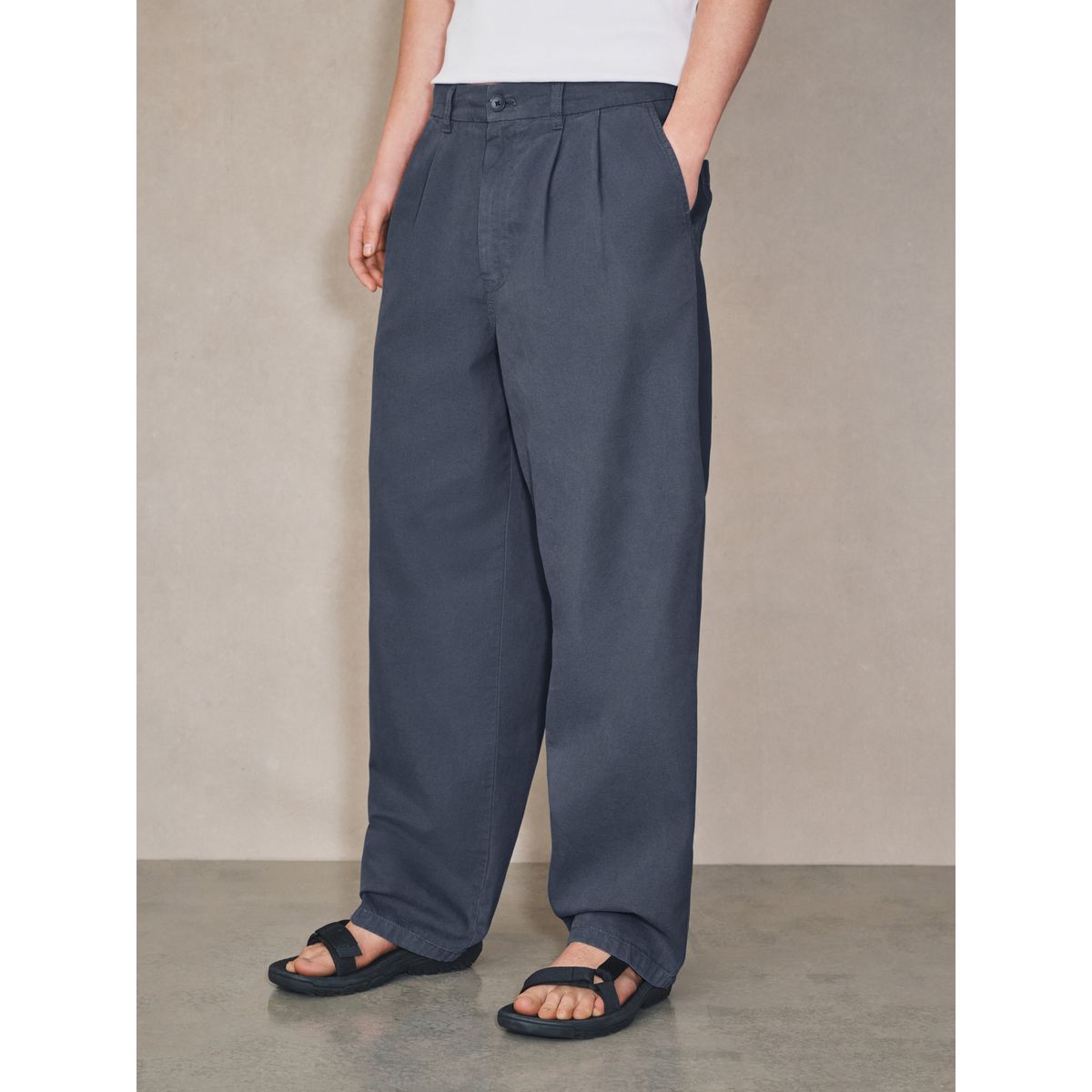 Pantalon chino à 2 plis et taille élastique bleu, NEXT