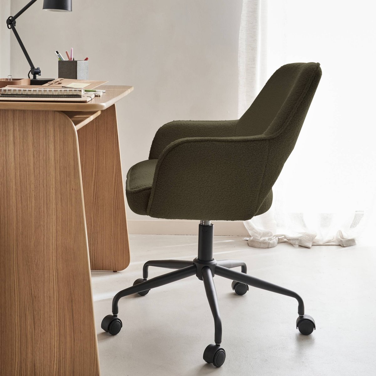 Chaise de bureau à roulettes bouclette JIM taupe, SWEEEK