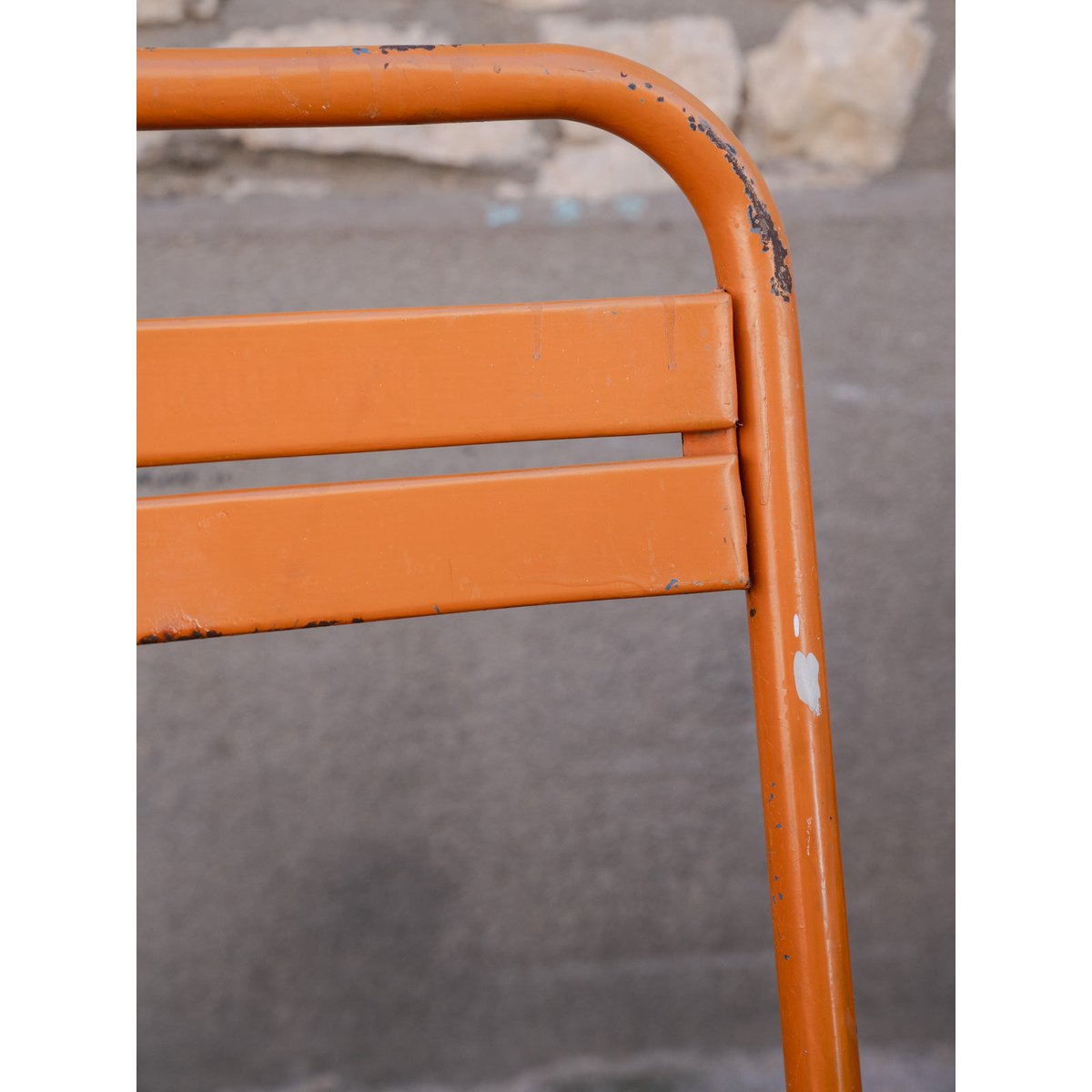 Paire de chaises Tolix en métal orange Alma N°1942 - Bon état orange, DEBONGOUT