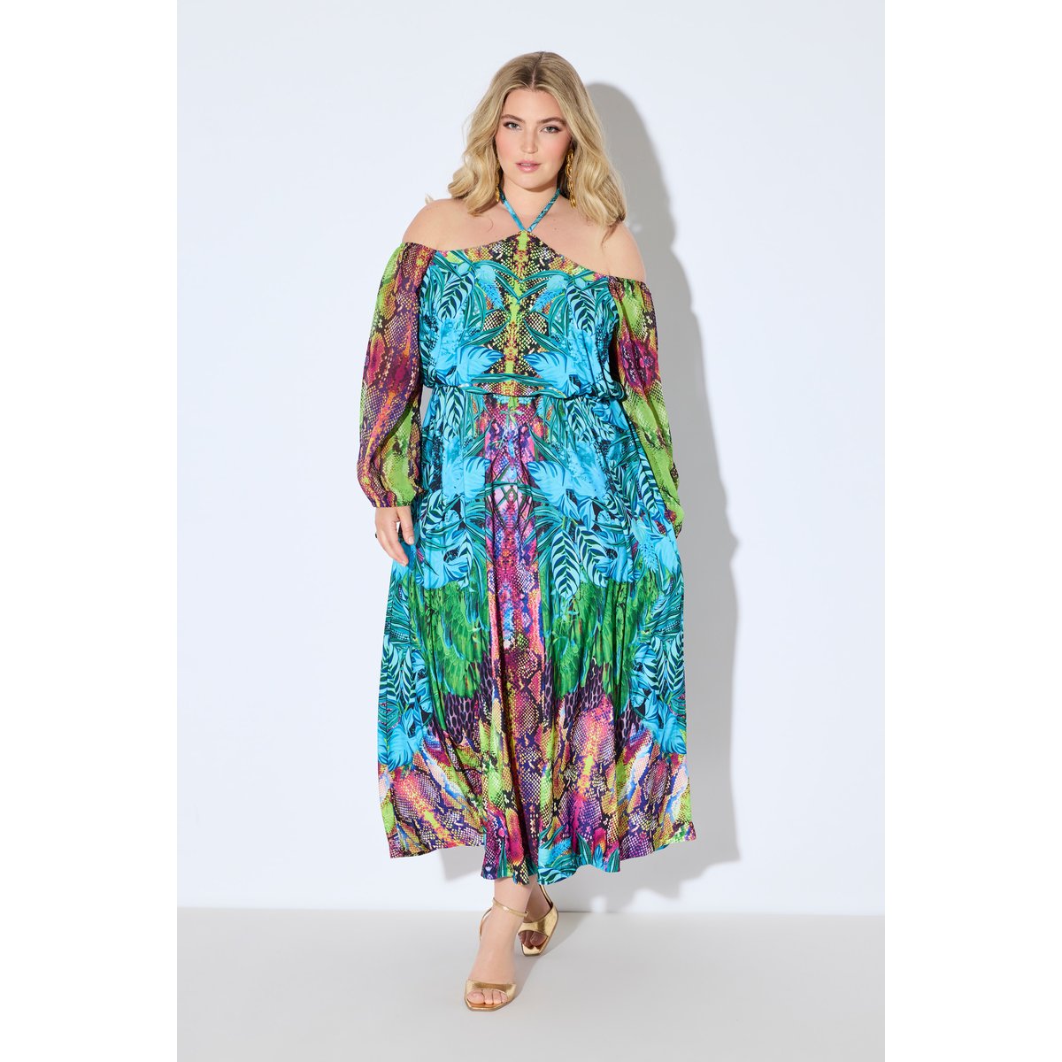 Robe maxi en mousseline. Épaules nues. Fond noir, ULLA POPKEN