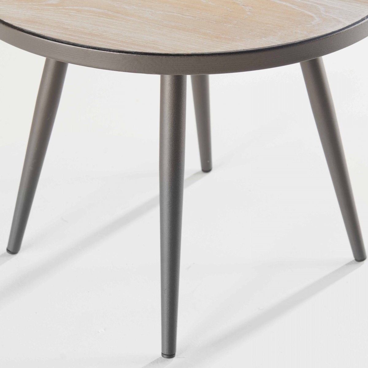 Table basse de jardin ronde avec plateau imitation bois, TIVOLI gris anthracite, OVIALA