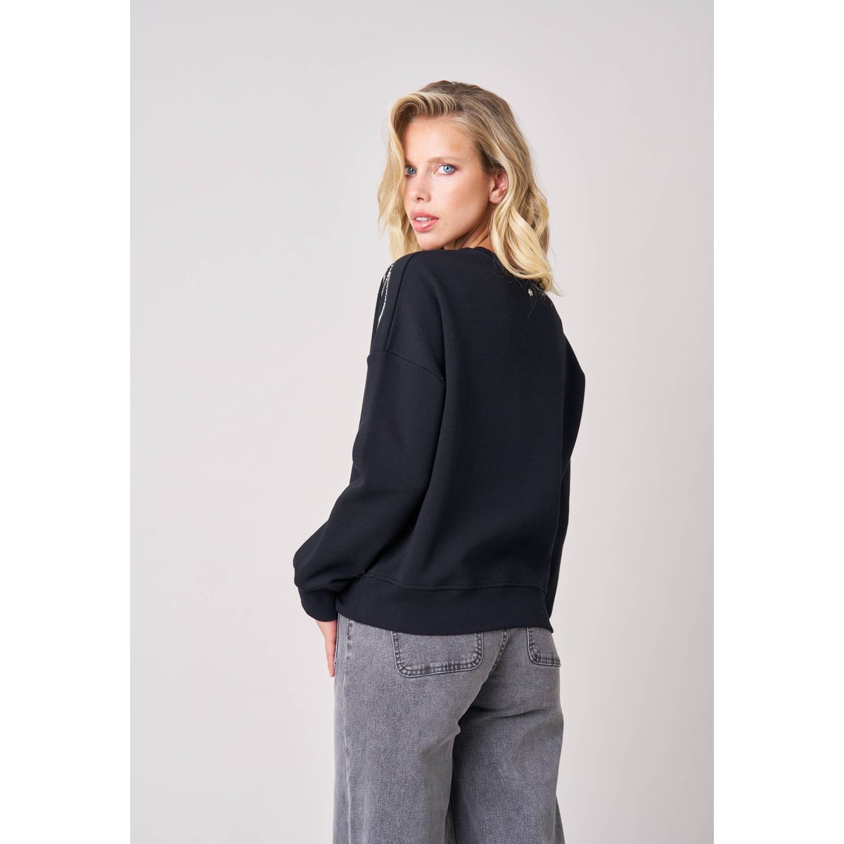 Sweat femme broderie effet feuillage DAMIENA black, DEELUXE