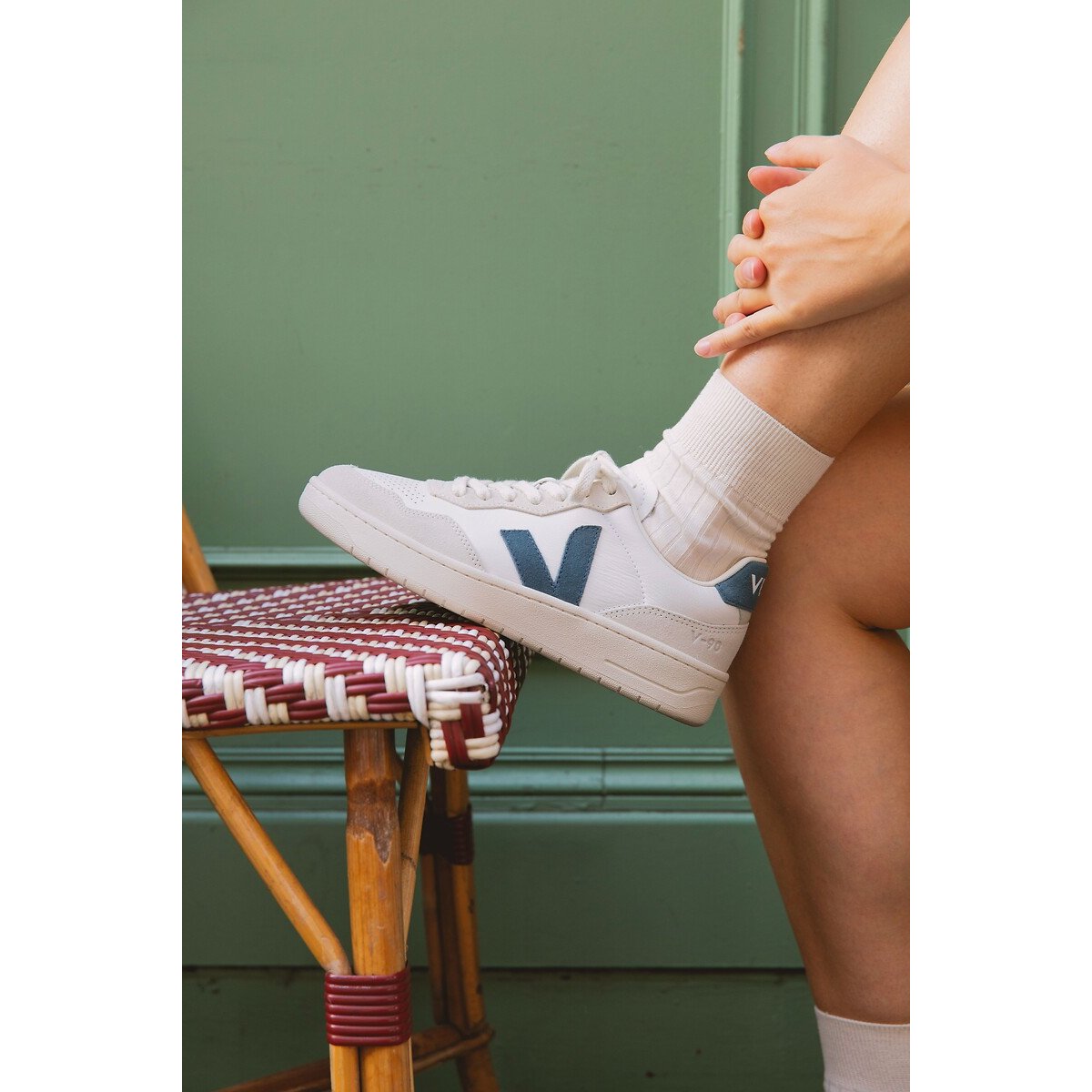 Baskets en cuir V-90 blanc/bleu, VEJA