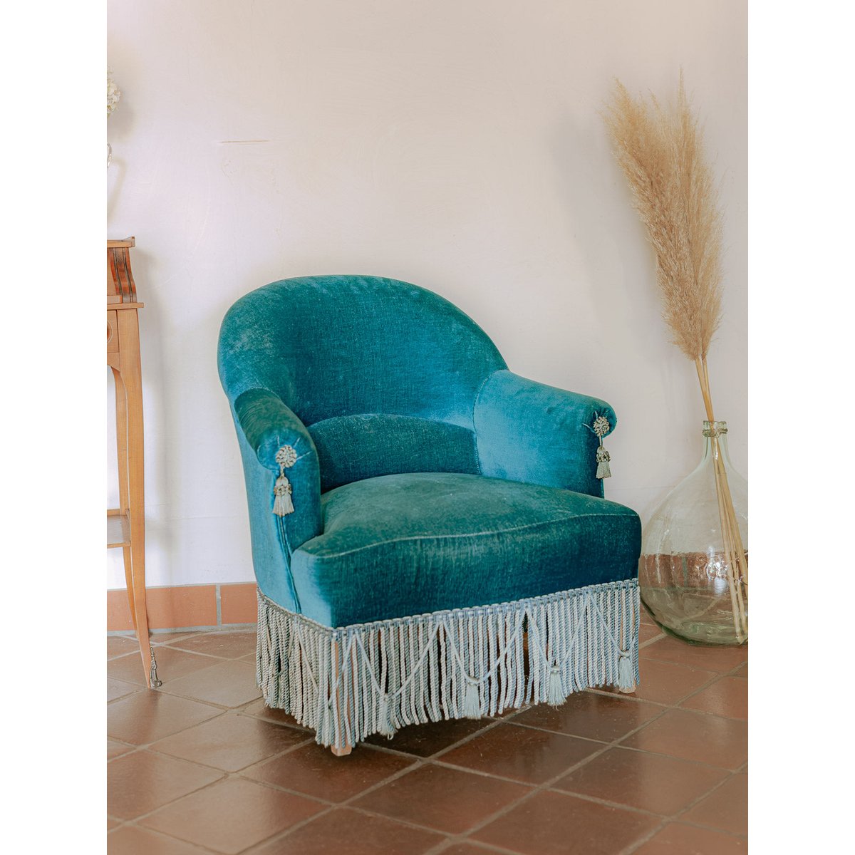 Fauteuil crapaud en velours bleu canard Ernest N°1091 - Bon état bleu, DEBONGOUT