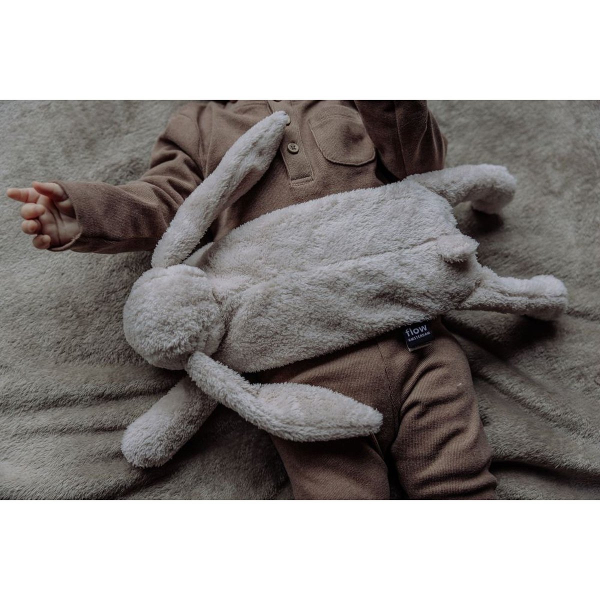 Peluche chauffante bouillotte Milo le lapin gris, FLOW