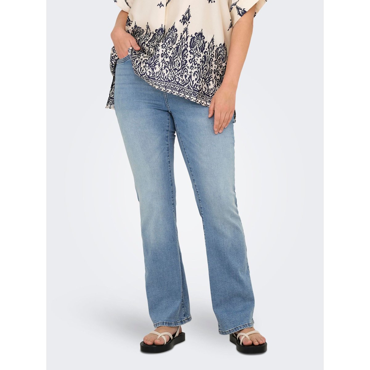 Jean Flared light medium blue denim, ONLY CARMAKOMA