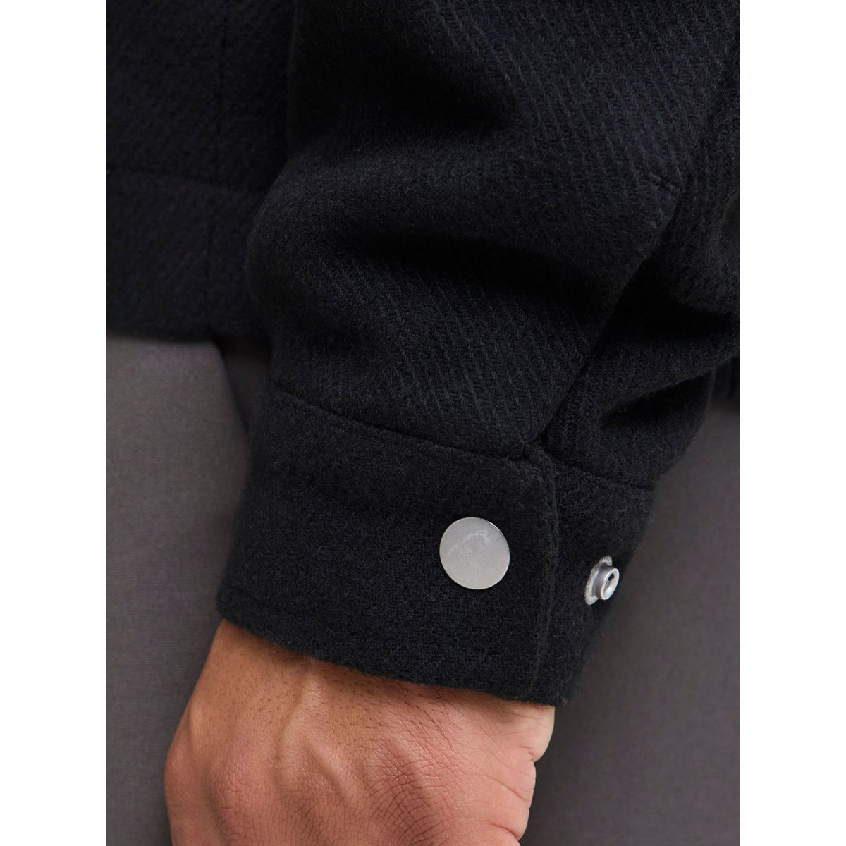 Veste black, aprel