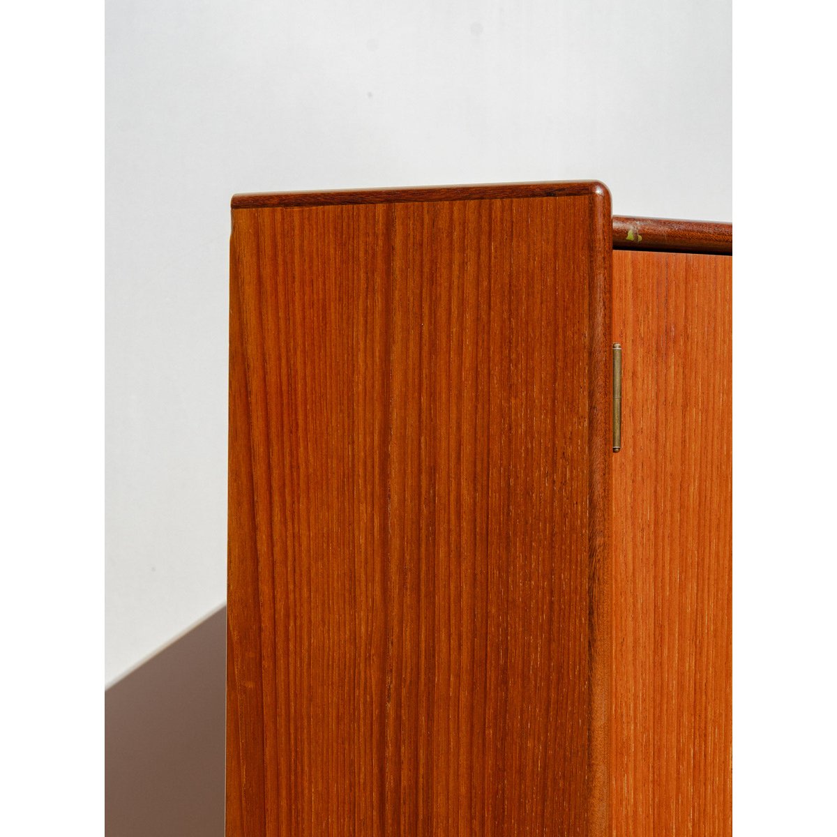 Grand buffet d'angle en bois Gilbert N°876 - Bon état bois foncé, DEBONGOUT
