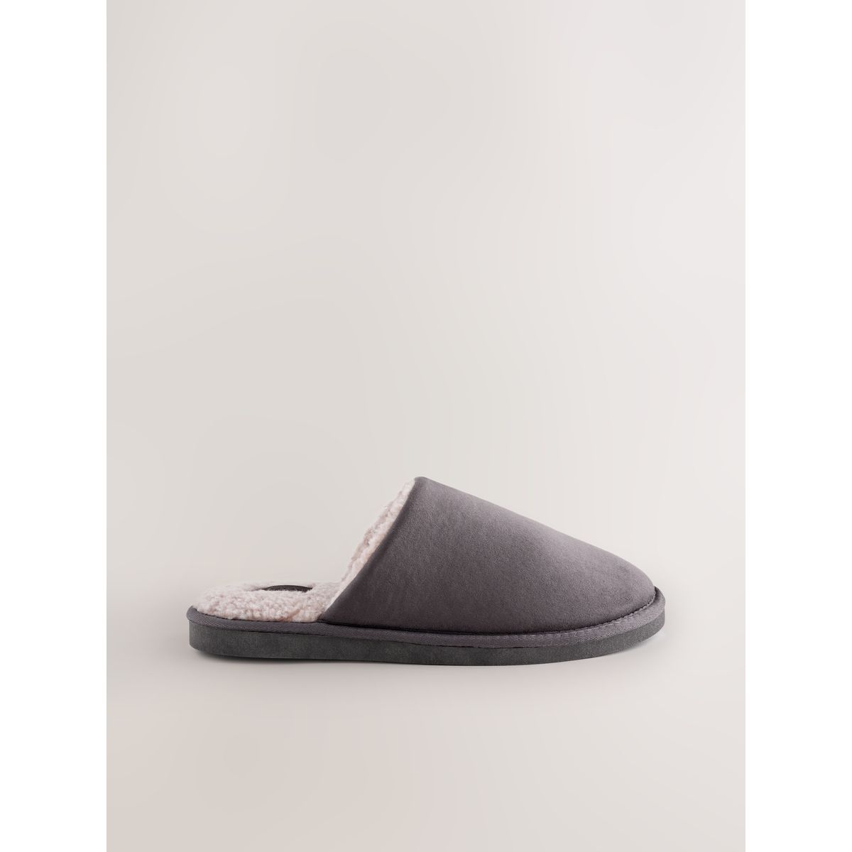 Chaussons mules en micro daim gris, NEXT