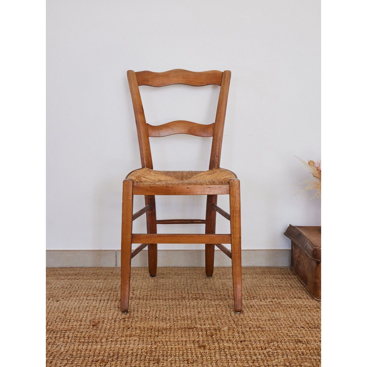 Lot de 5 chaises dépareillées Claude N°1284 - Bon état bois clair, DEBONGOUT