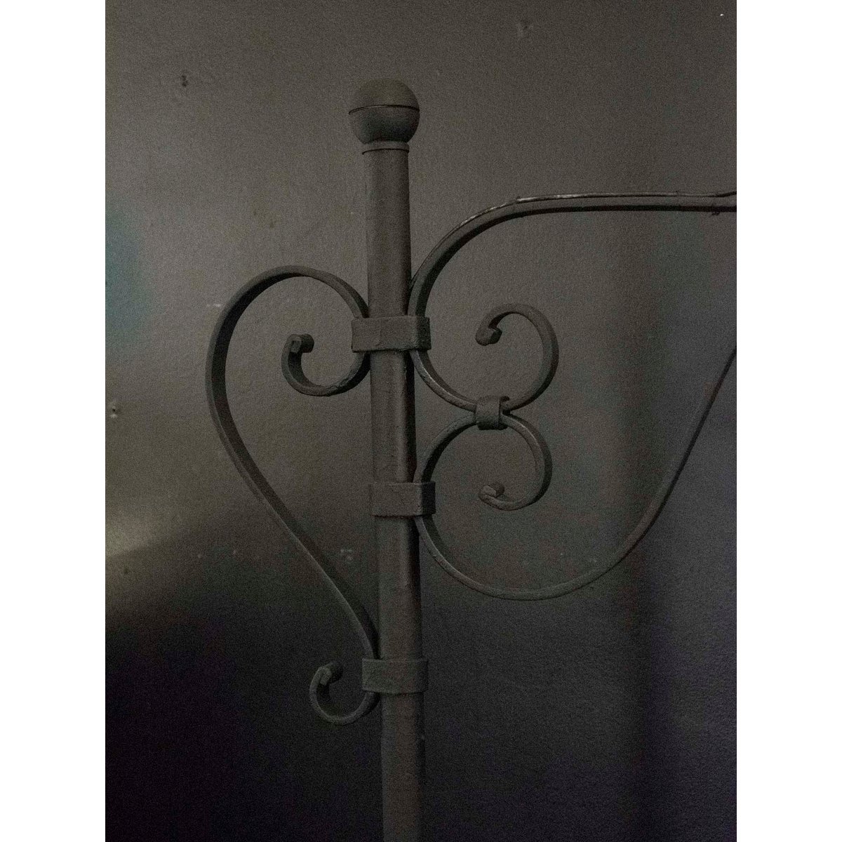 Grande lampe en fer forgé noir Suzanne N°595 - Bon état noir, DEBONGOUT