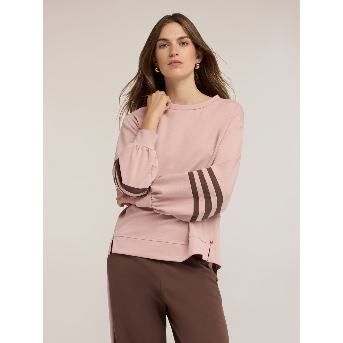 Sweat fermé avec bandes contrastées et fente rose, MOTIVI