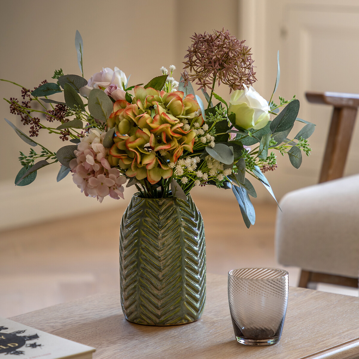 Hydrangea Arrangement in Ceramic Vase green, ÉDITÉ