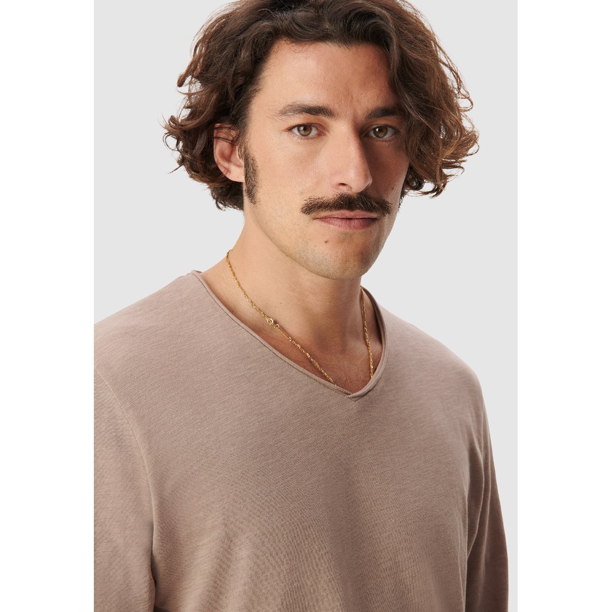Tee-shirt col V L'Essentiel marron, IKKS