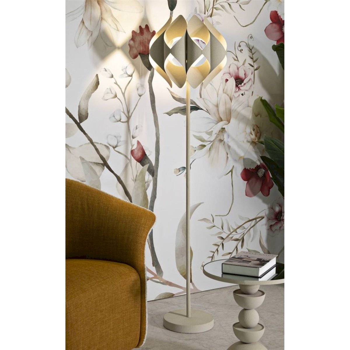 Lampadaire sculptural en fer ajouré MODERN crème, RECOLLECTION