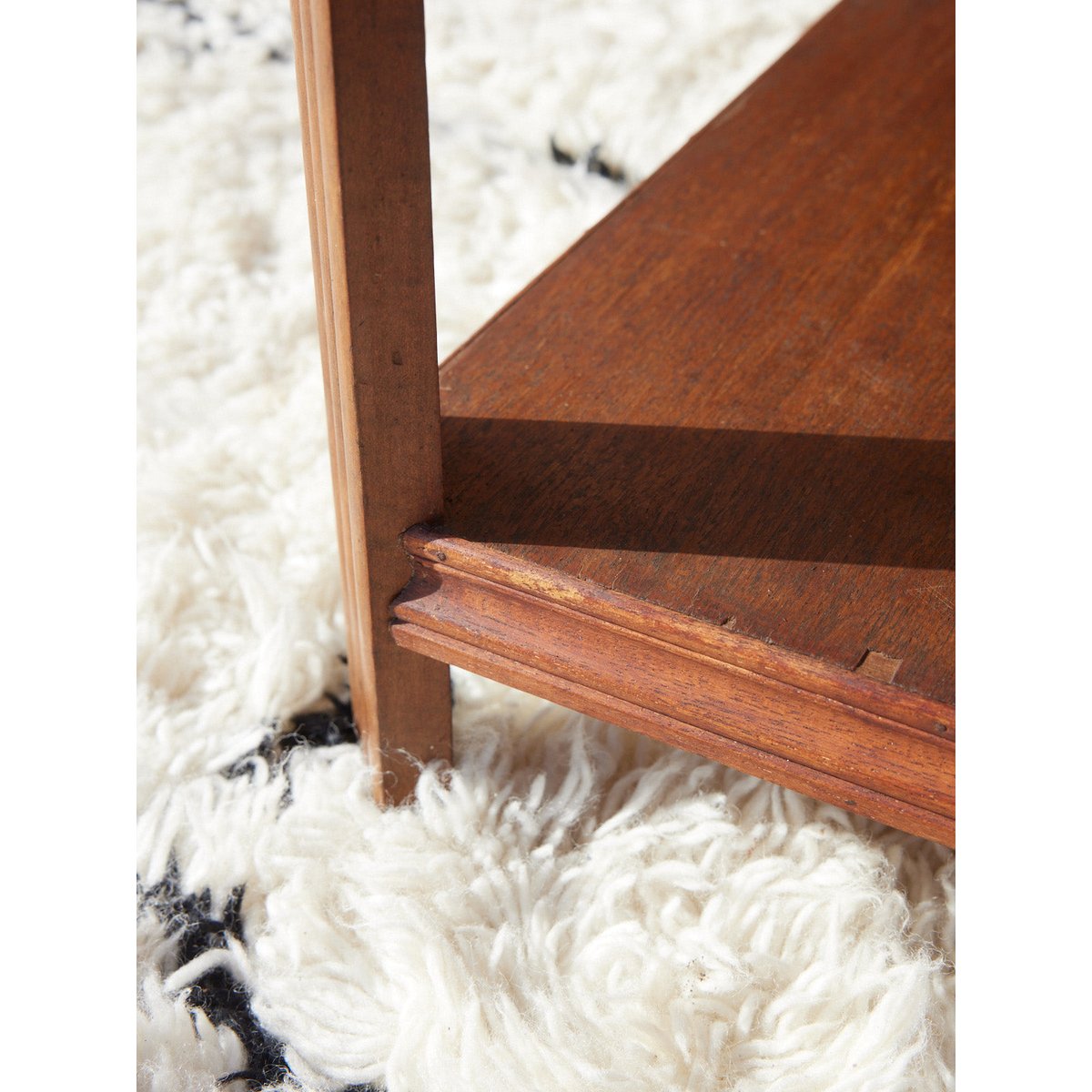 Table d'appoint art déco en bois Hanna N°1563 - Bon état bois foncé, DEBONGOUT