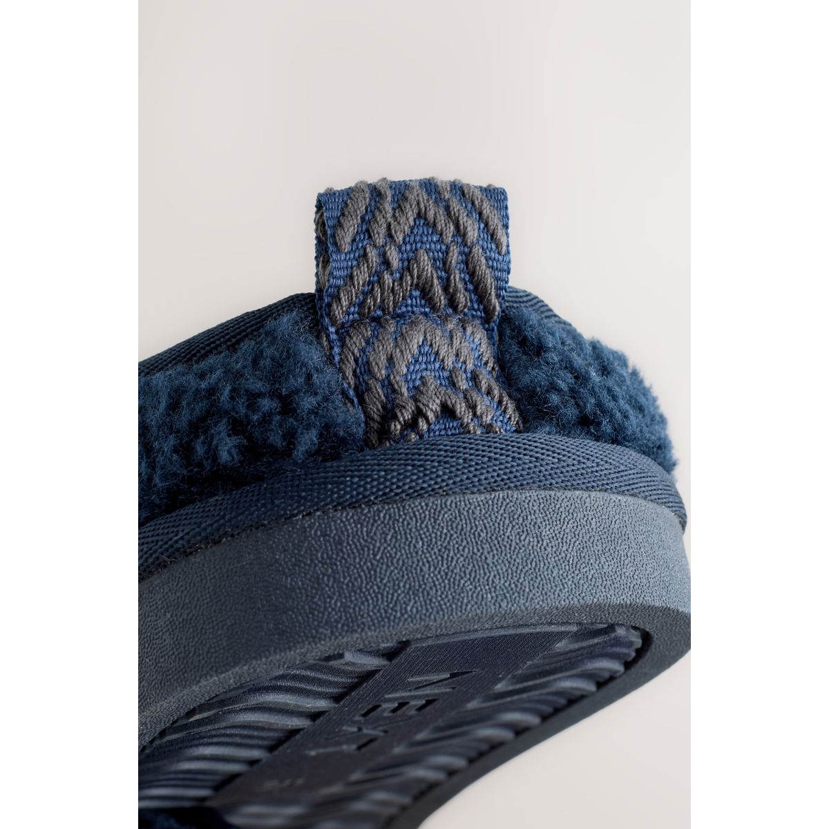 Chaussons en imitation peau de mouton bleu marine, NEXT