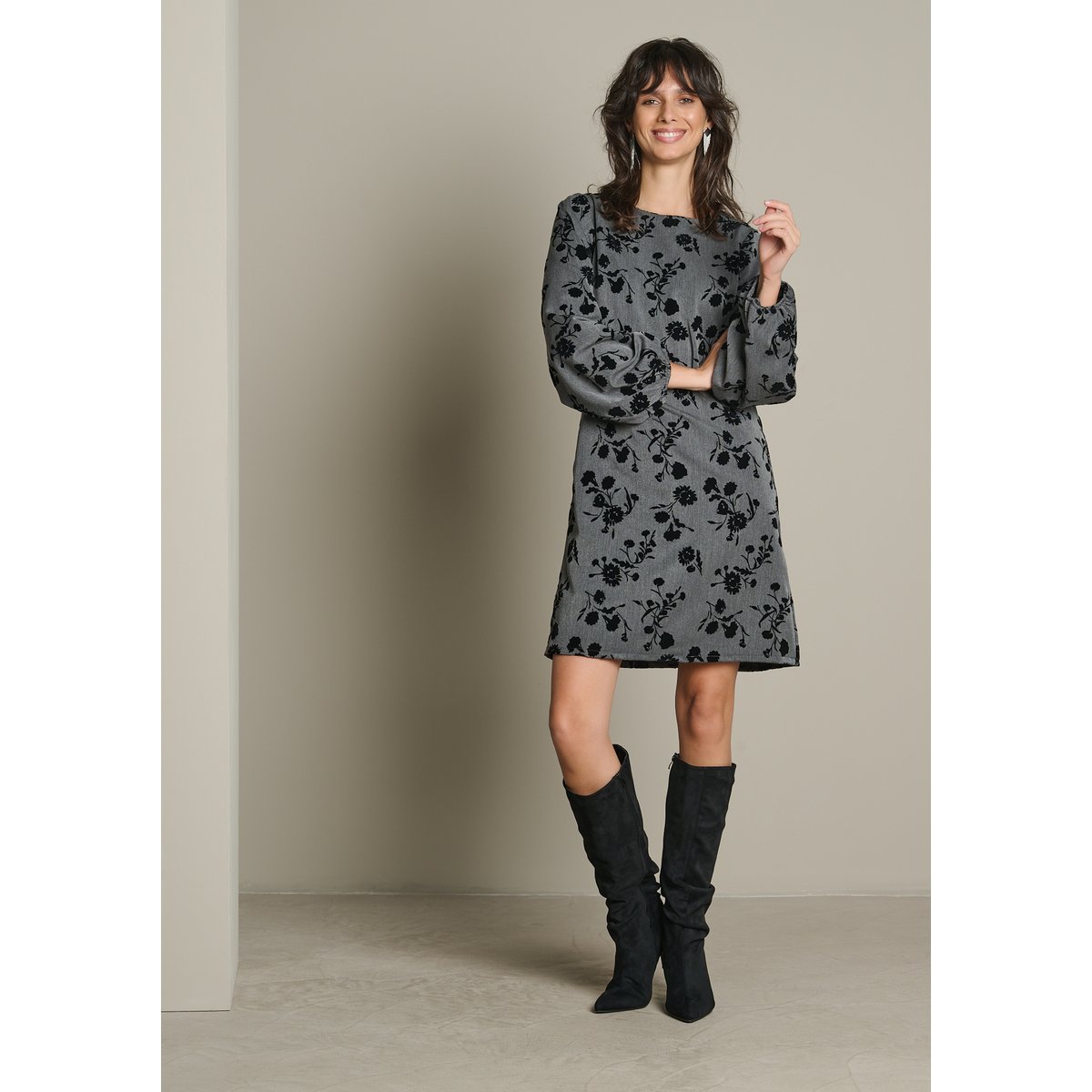Robe courte à motif floral gris, LOLALIZA
