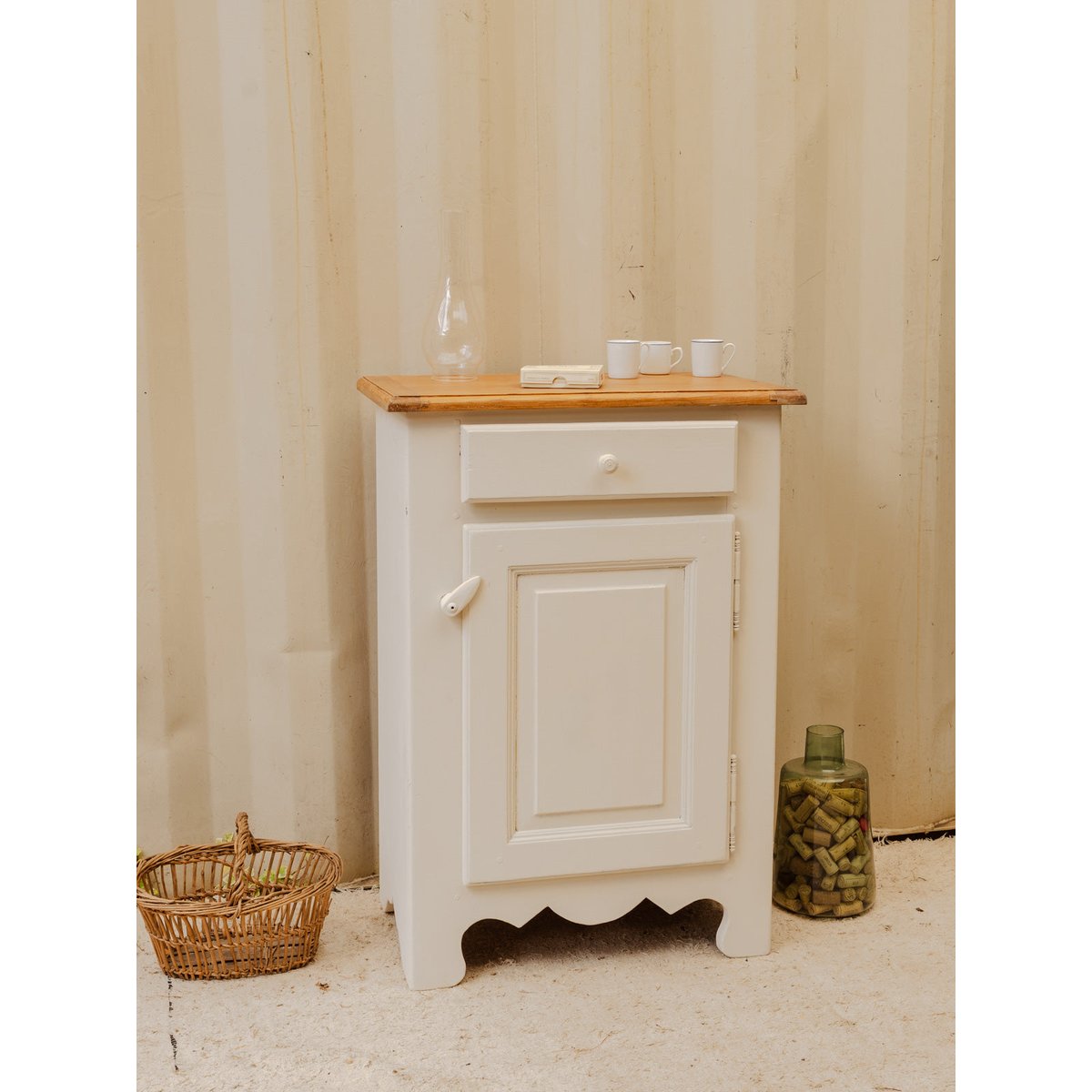 Petit buffet en bois blanc Gilbert N°1784 - Bon état blanc, DEBONGOUT