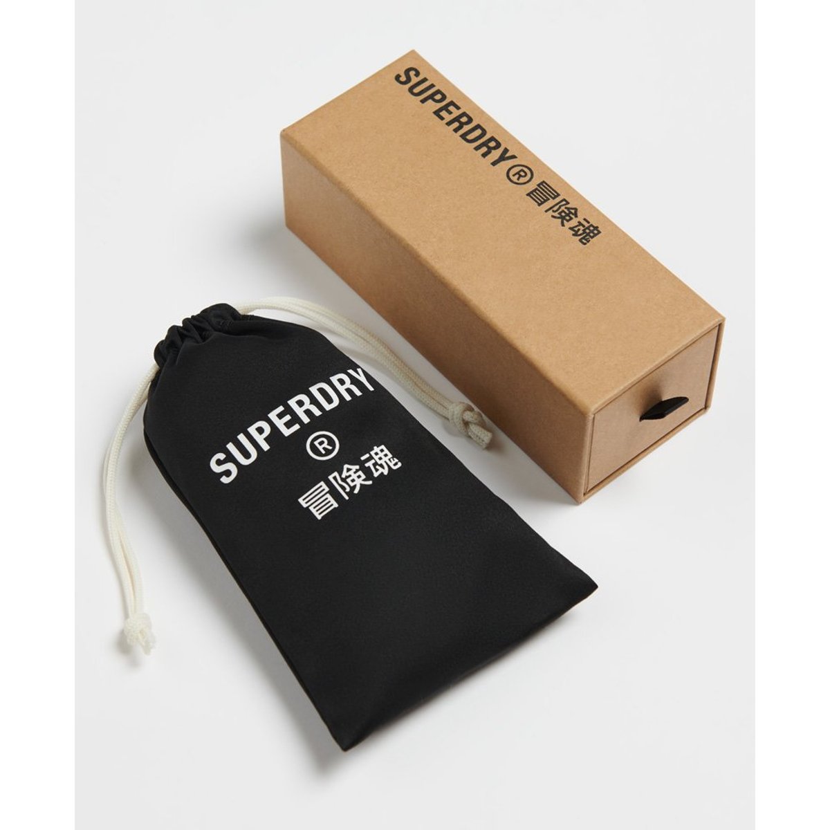 Lunettes de soleil SDR Britanny noir/fumé dégradé, SUPERDRY