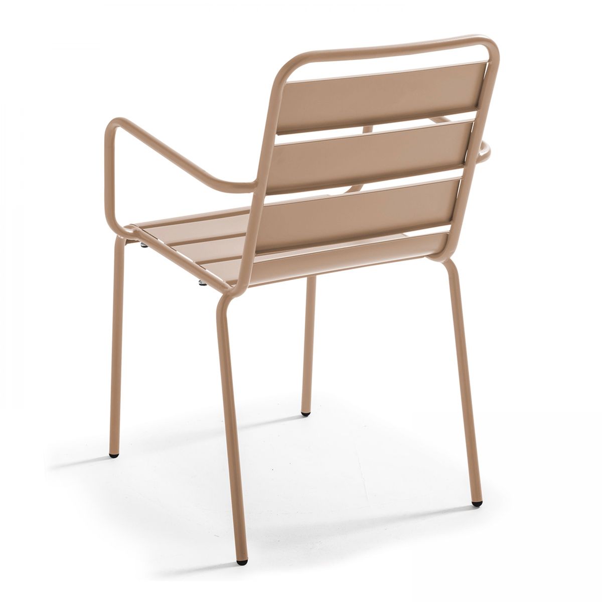 Table 60x60 cm inclinable stratifiée avec pied noir et chaises en métal, OPERA terrazzo moucheté fauteuil taupe, OVIALA