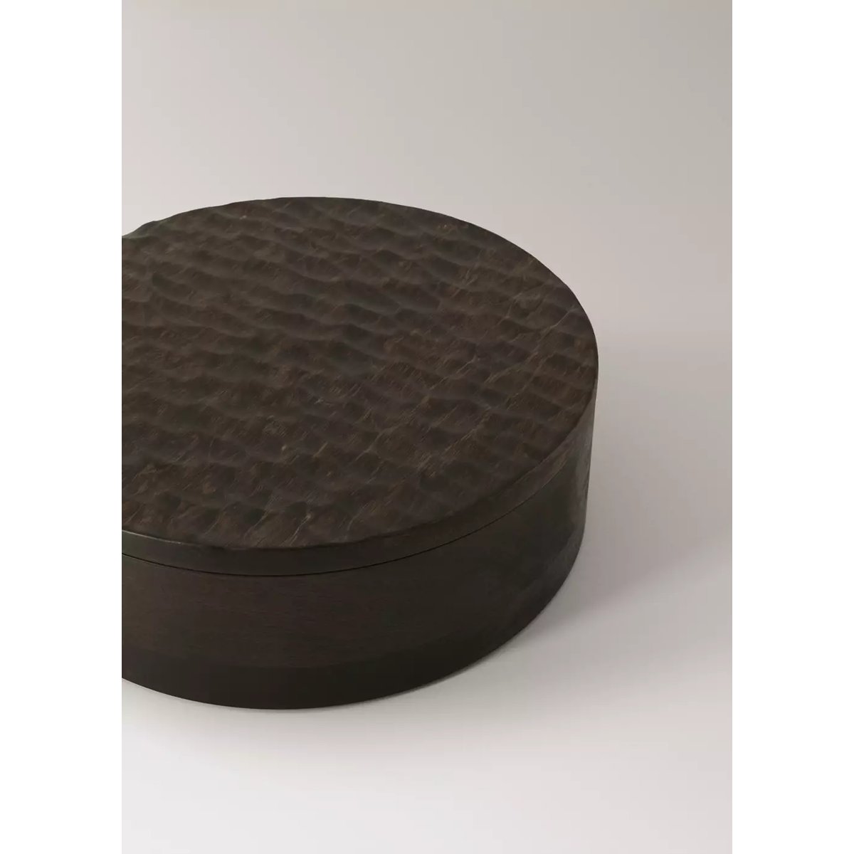 Petite boîte ronde en bois sculpté chocolat, MANGO HOME