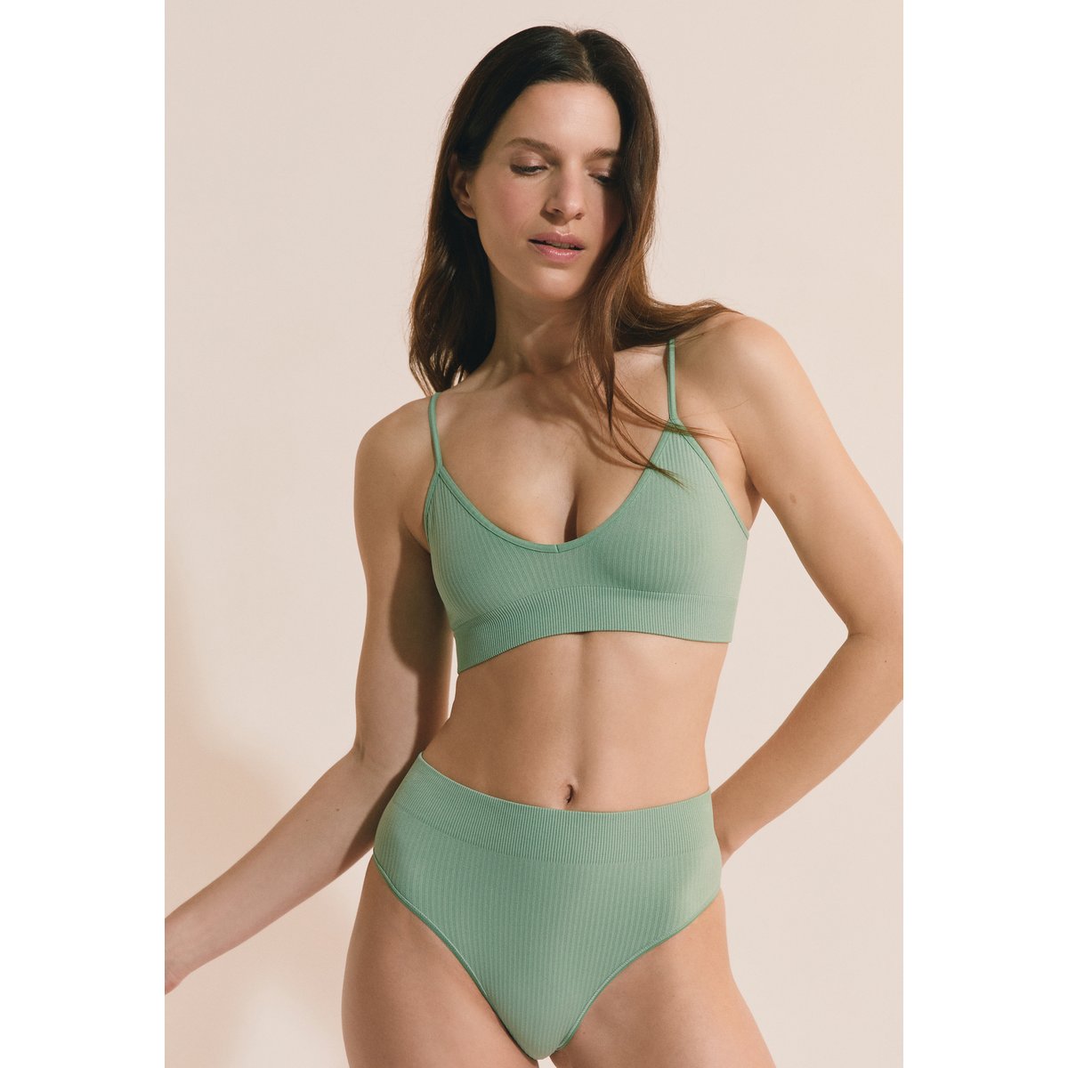 Soutien-gorge brassière col V LOUISON vert, ETAM