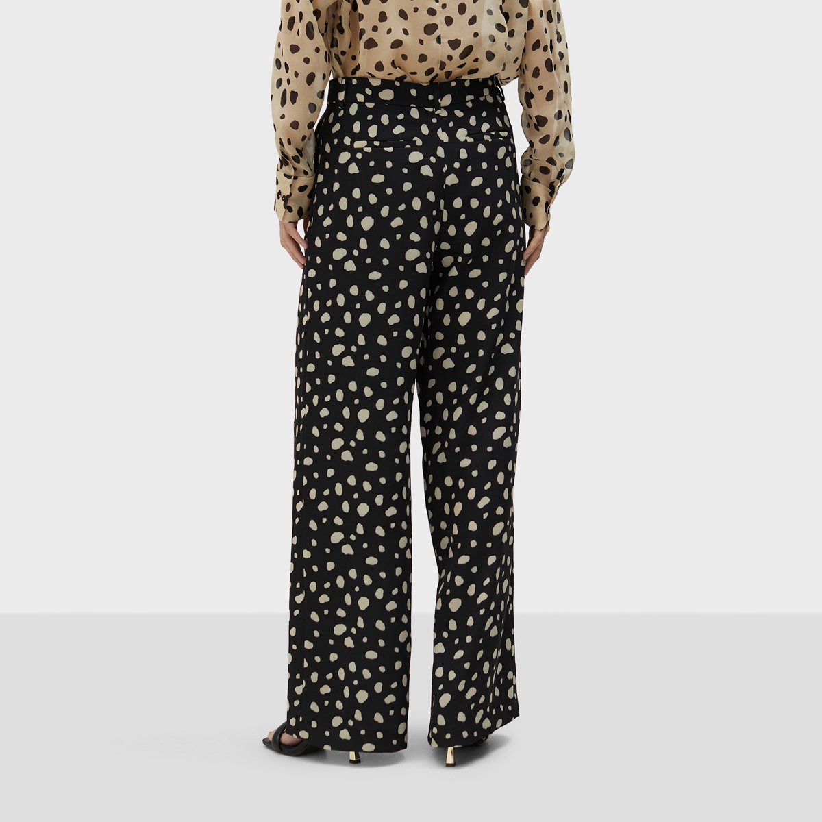 Pantalon large fluide à pinces noir, LOLA CASADEMUNT