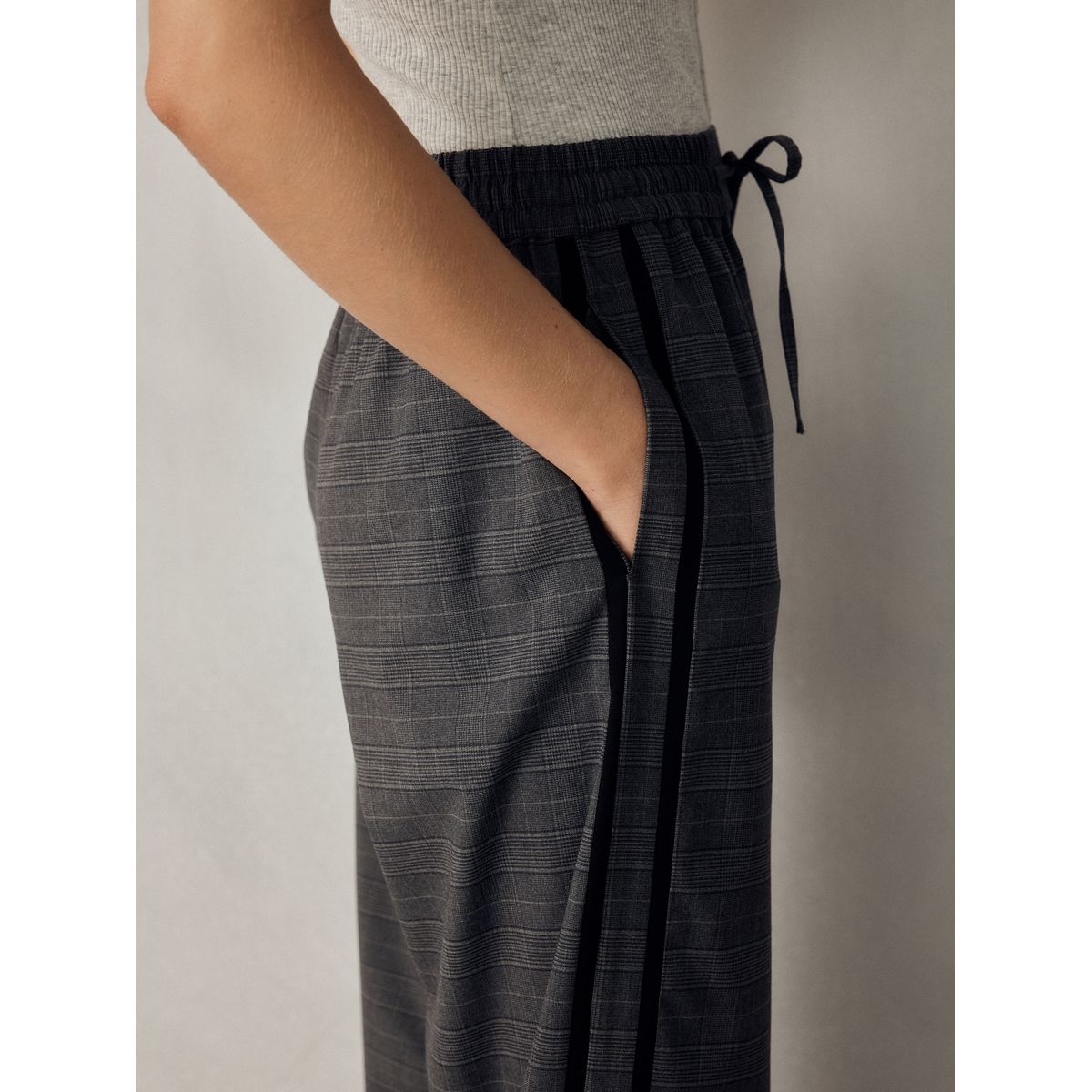 Pantalon large à rayures latérales noir/gris à carreaux, NEXT