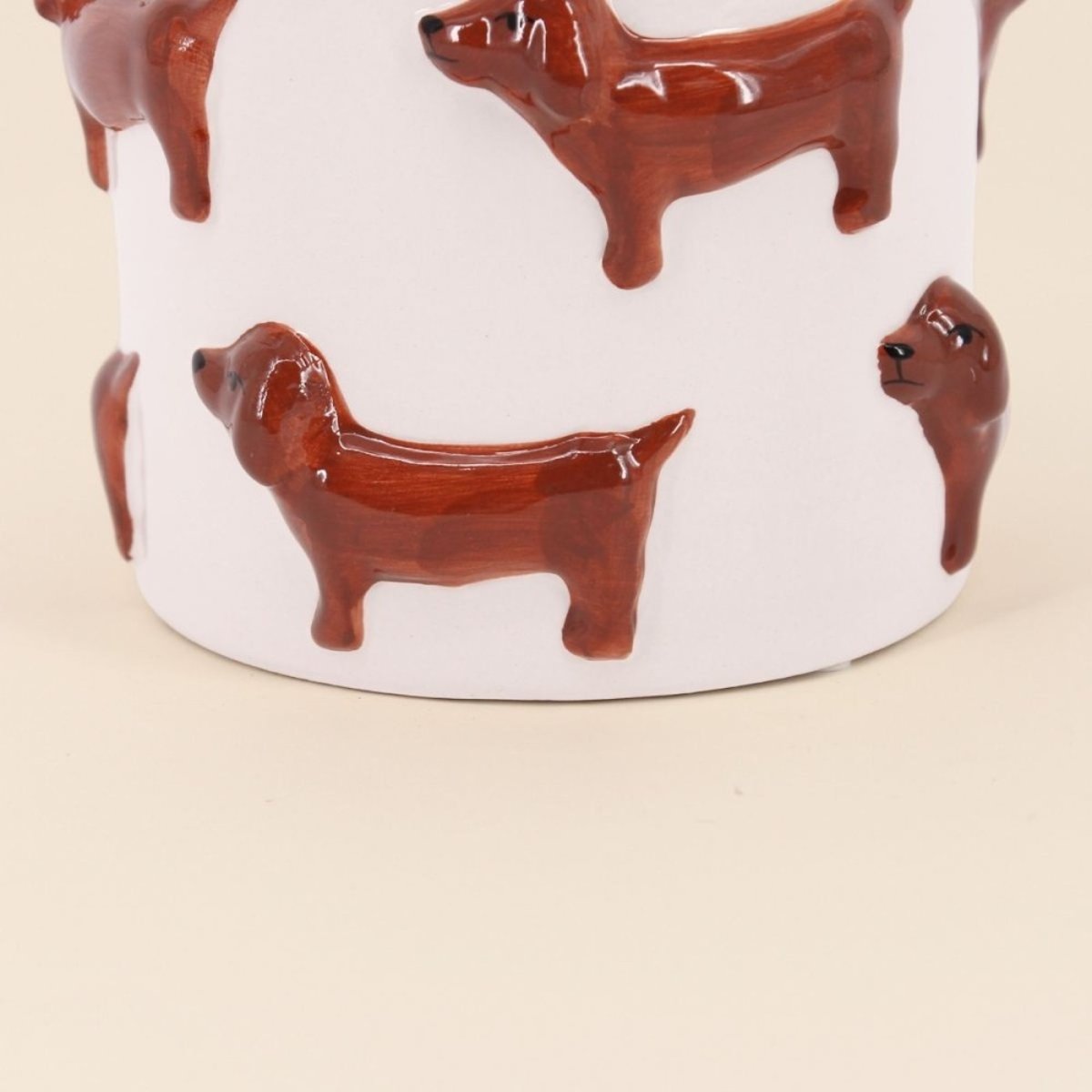 Cache-pot en dolomite teckels en relief 14cm beige, KERSTEN