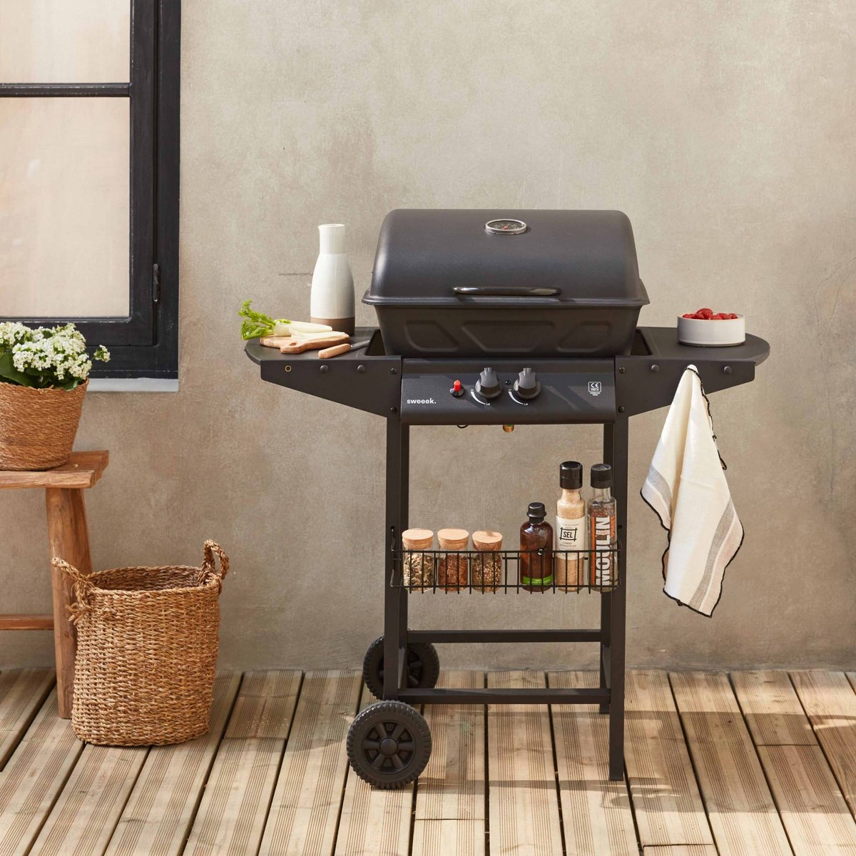 Barbecue gaz 2 brûleurs avec roues, tablettes et thermomètre ARAMIS noir, SWEEEK