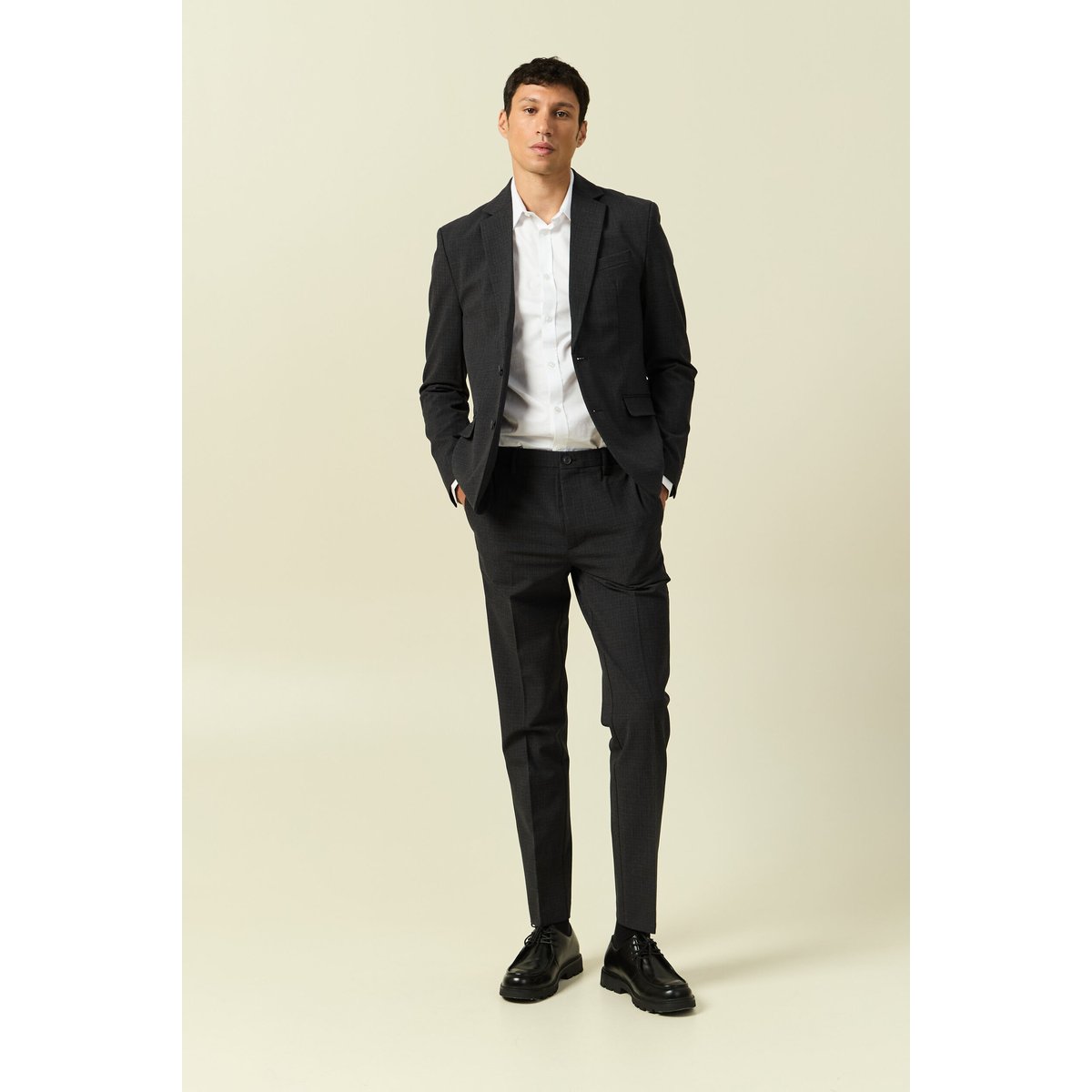 Blazer cintré court col tailleur noir, BONOBO