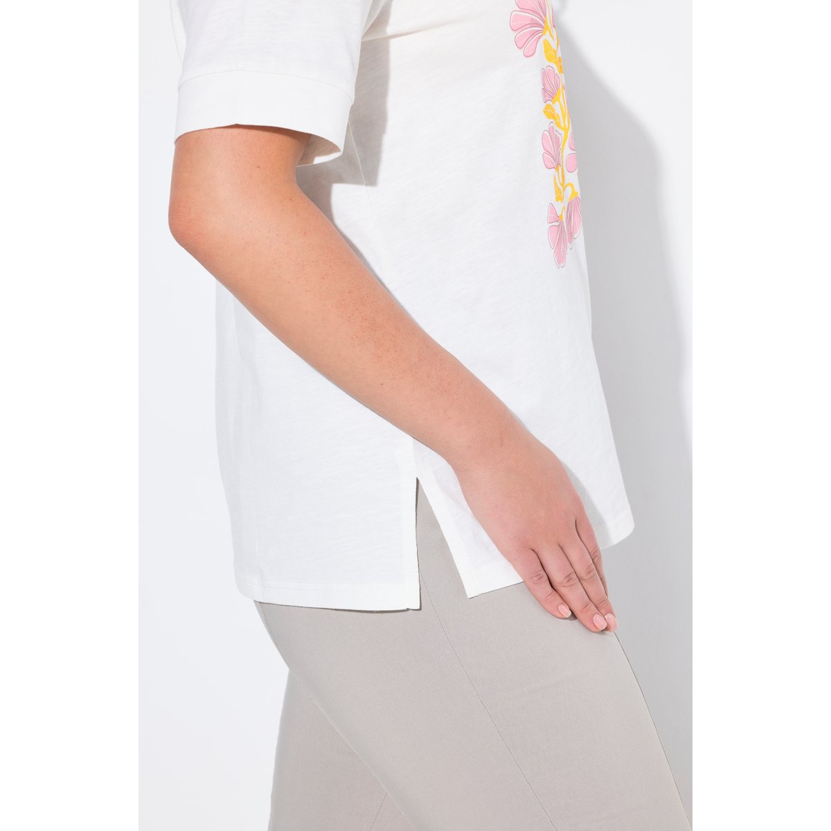 T-shirt à col rond et manches courtes. blanc cassé, ULLA POPKEN