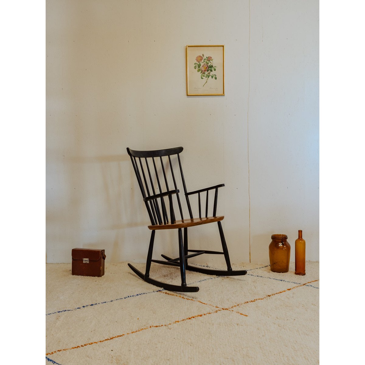 Rocking-chair en bois noir Alibert N°77 - Bon état bois foncé, DEBONGOUT