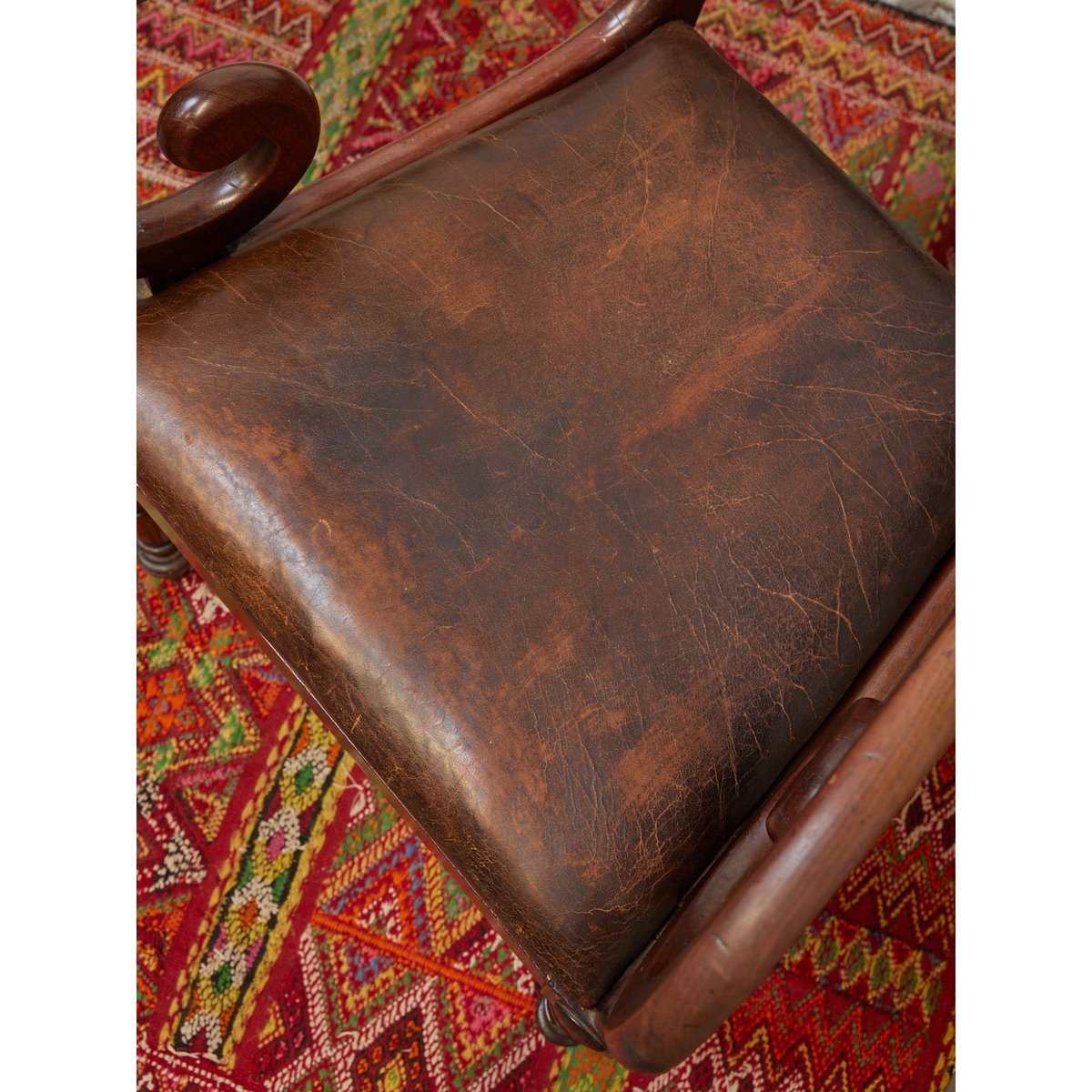 Fauteuil en cuir Ernest N°1079 - Bon état marron, DEBONGOUT