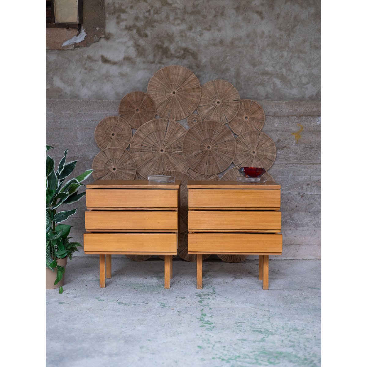 Paire de tables de chevet vintage Maïa N°1606 - Bon état bois clair, DEBONGOUT