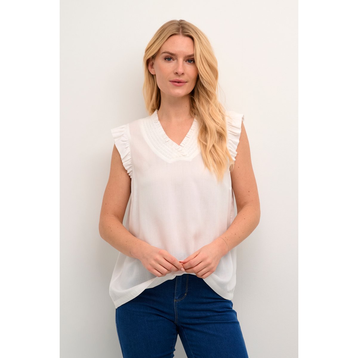 Sleeveless blouse blanc chalk, KAFFE