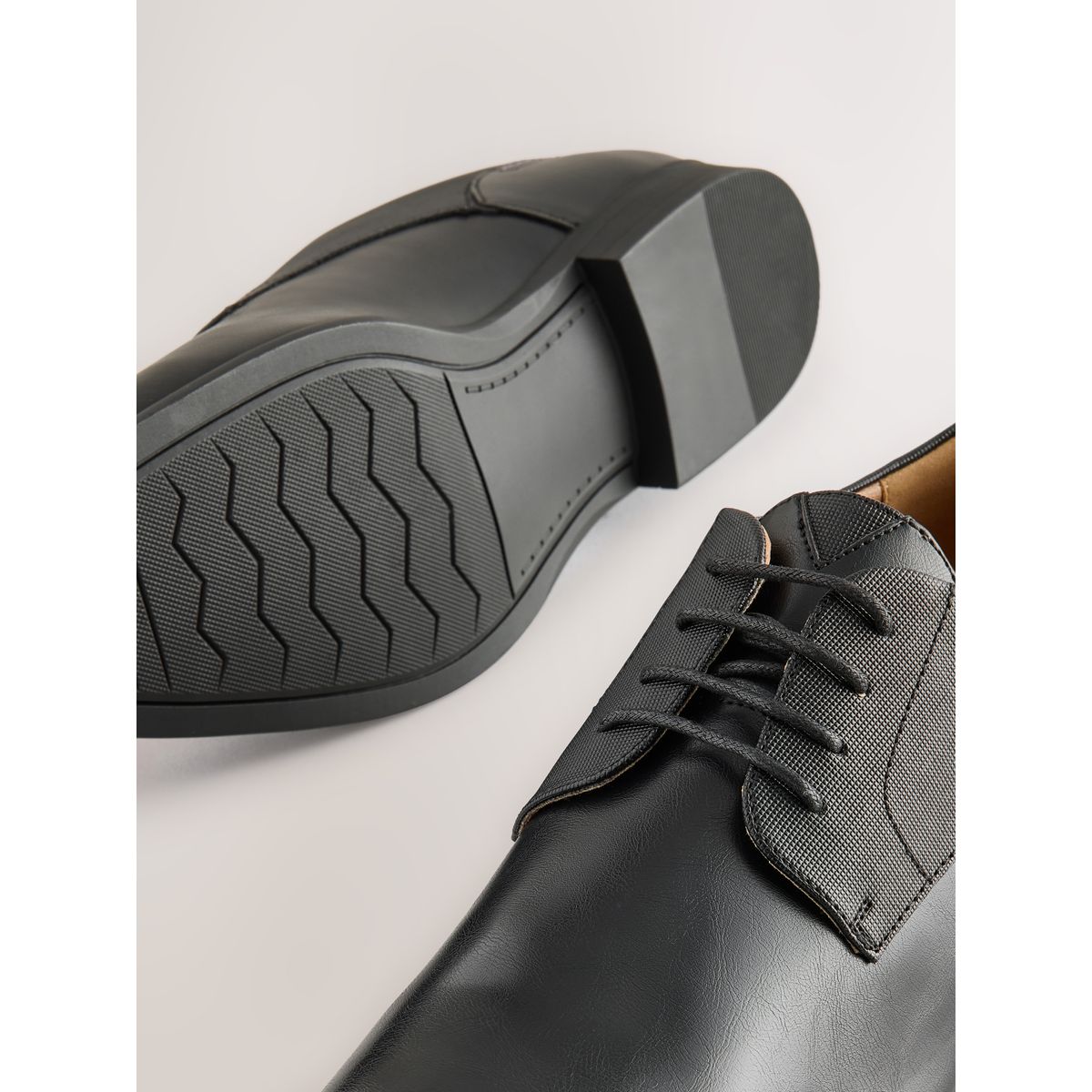 Derbys noir, NEXT