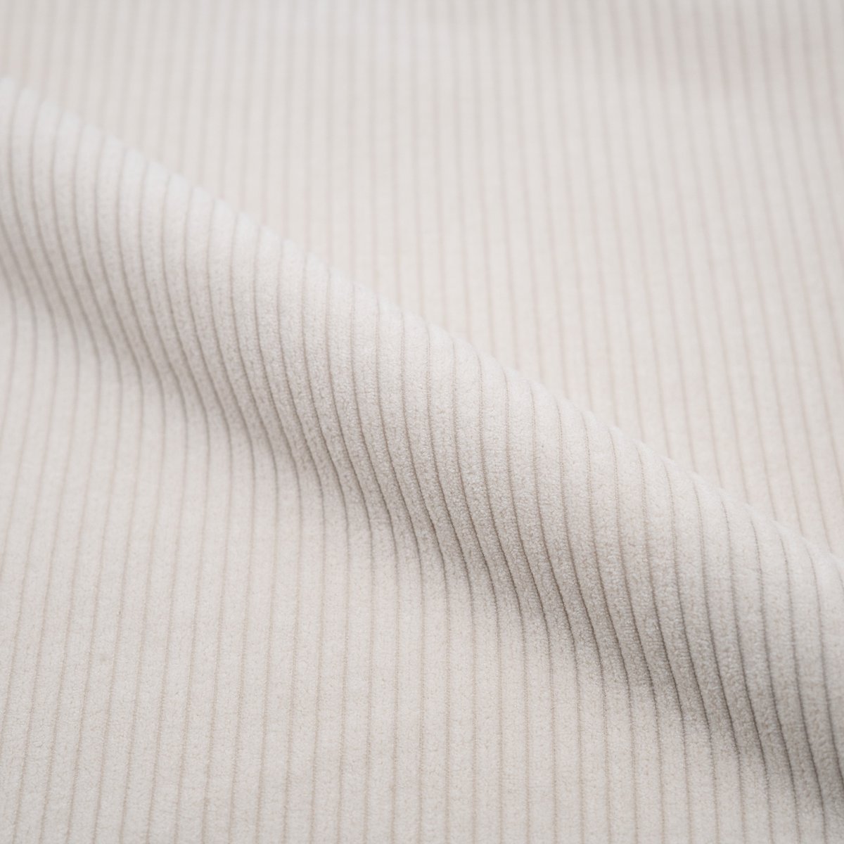 Canapé modulable en velours avec pouf - MINA blanc cassé, MAISON PAVANE