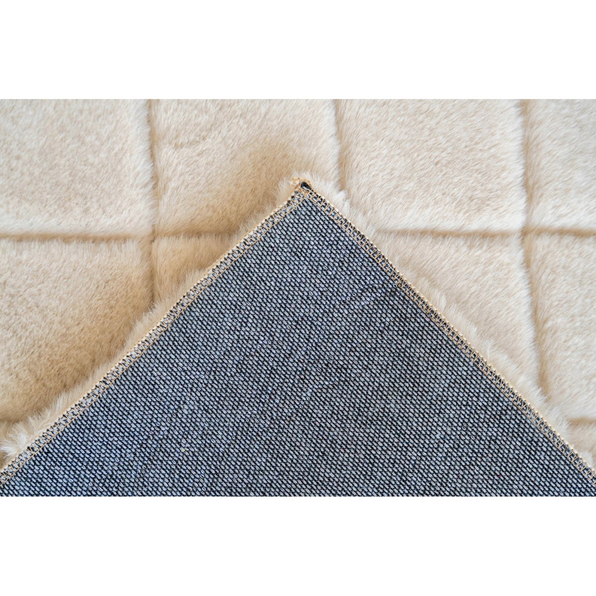 Tapis tufté à motif gaufré géométrique crème écru doux, ARTE ESPINA