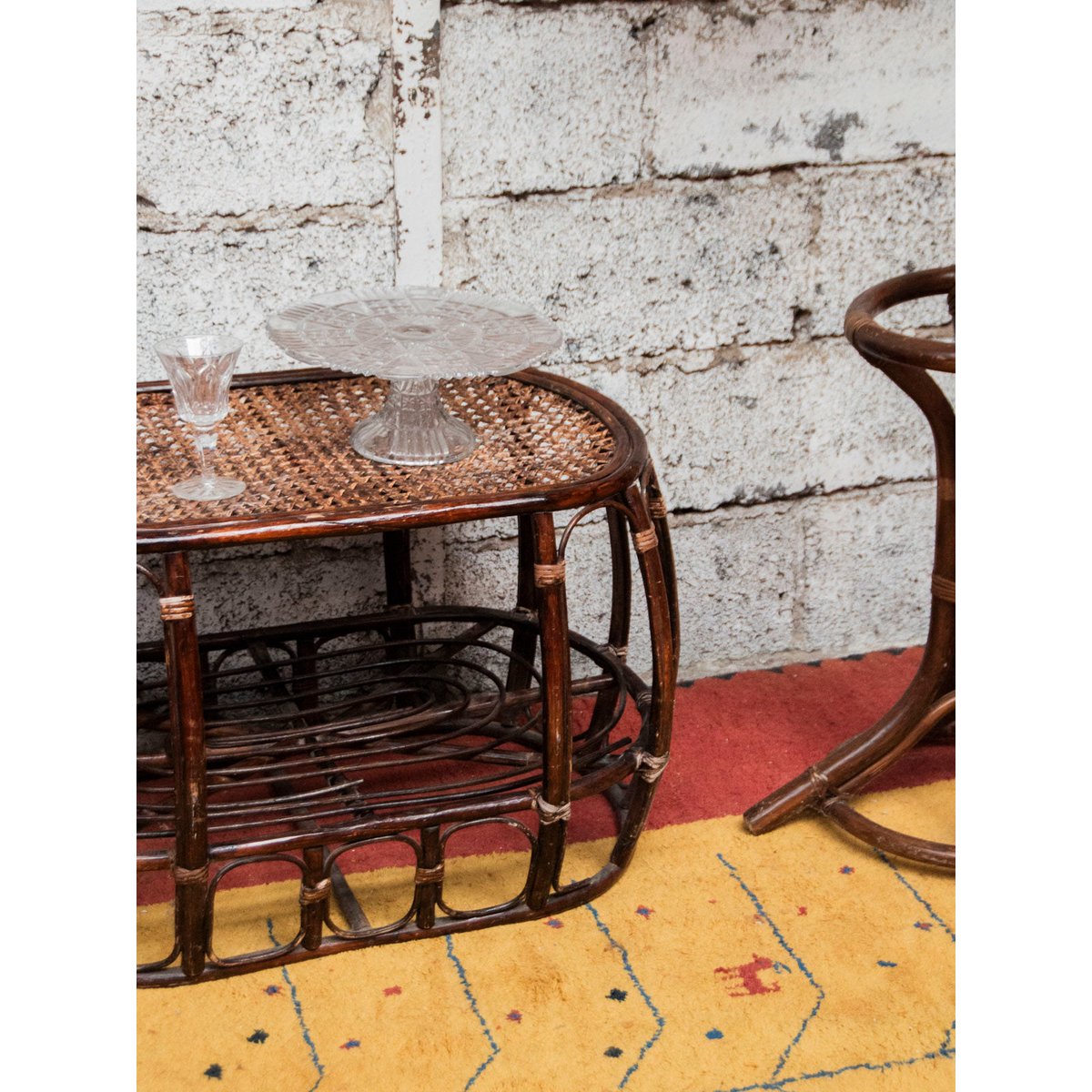 Table basse ovale en rotin Léonie N°519 - Bon état bois foncé, DEBONGOUT