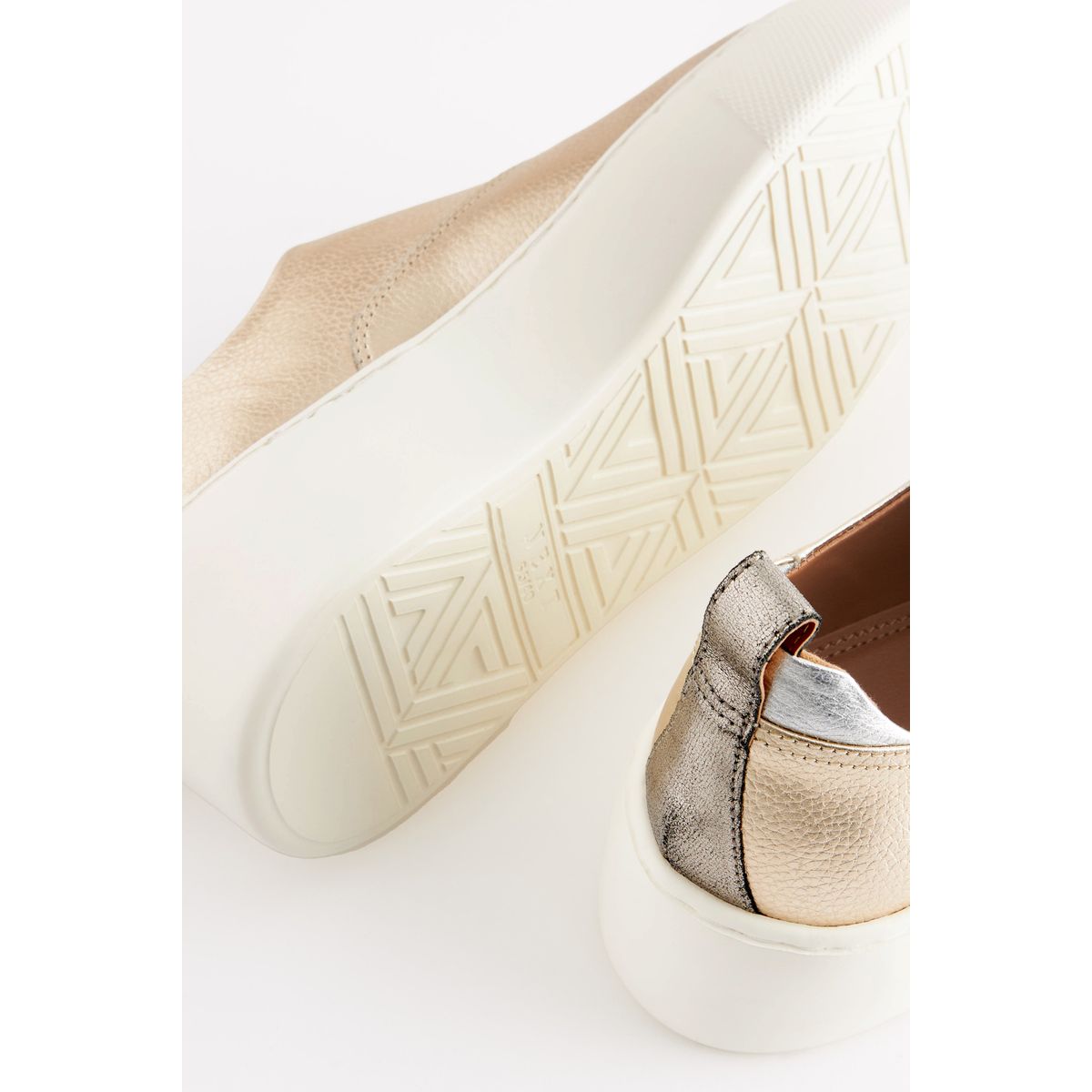 Baskets Signature doré, NEXT