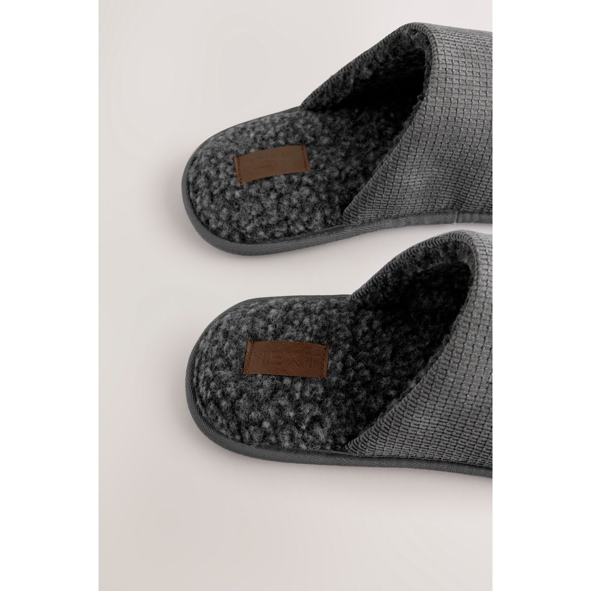 Chaussons mules texturés gris, NEXT