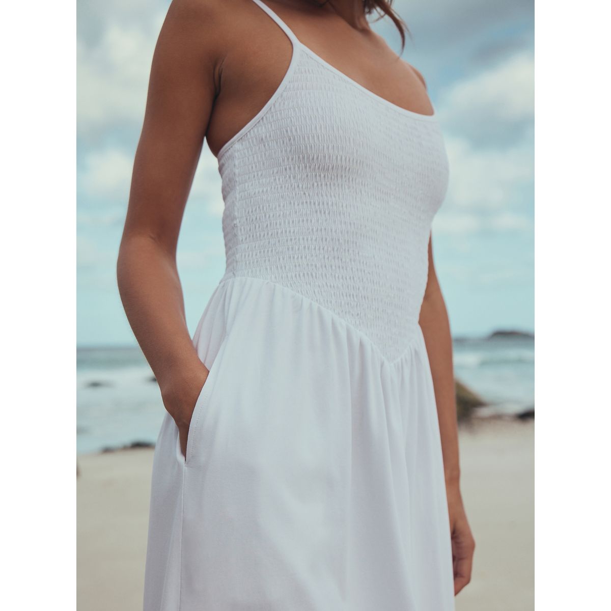 Robe longue froncée à bretelles et col carré blanc, NEXT