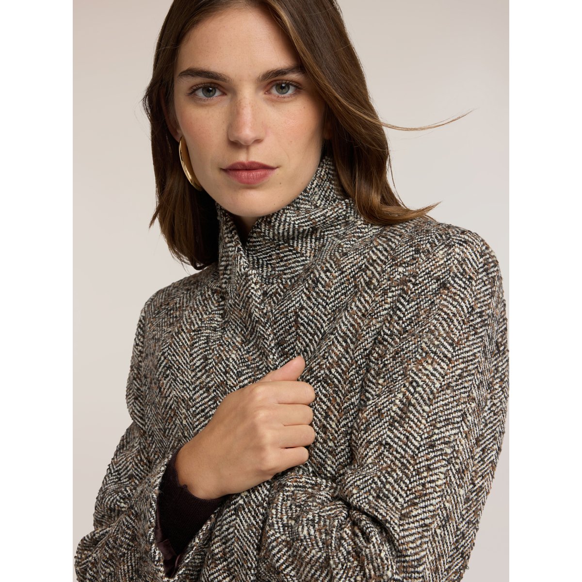 Manteau croisé gris, MOTIVI