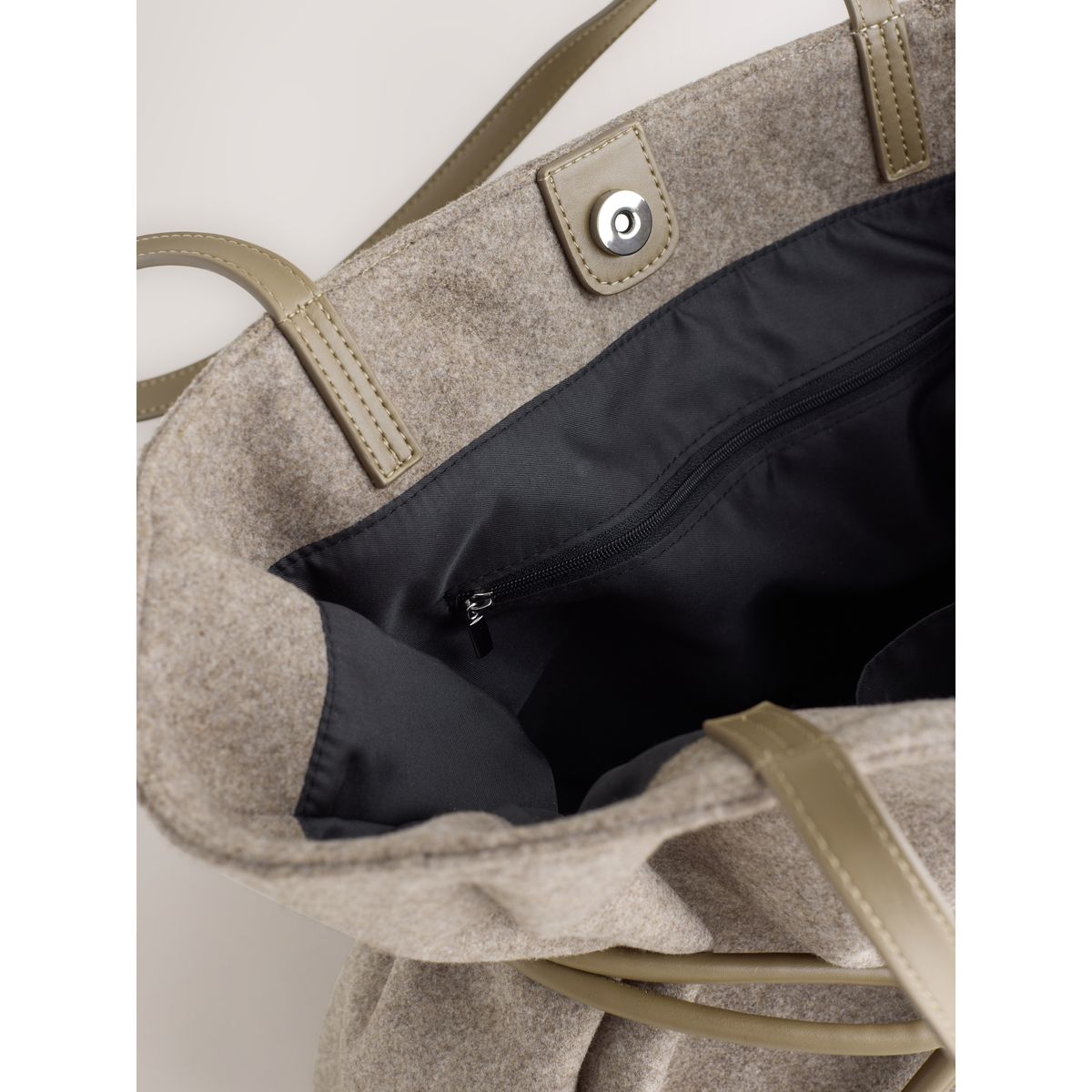 Sac bandoulière à ceinture en feutre marron mink, NEXT