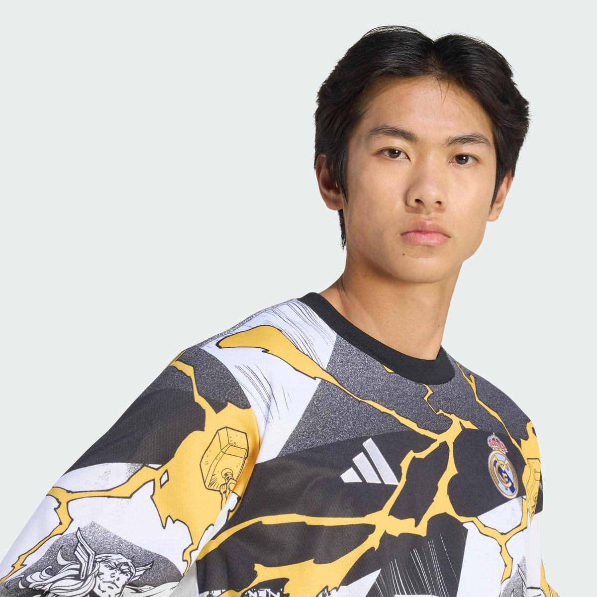 Maillot D'échauffement Adidas Real Madrid Avengers 25/26 white / black / bold gold, adidas Performance