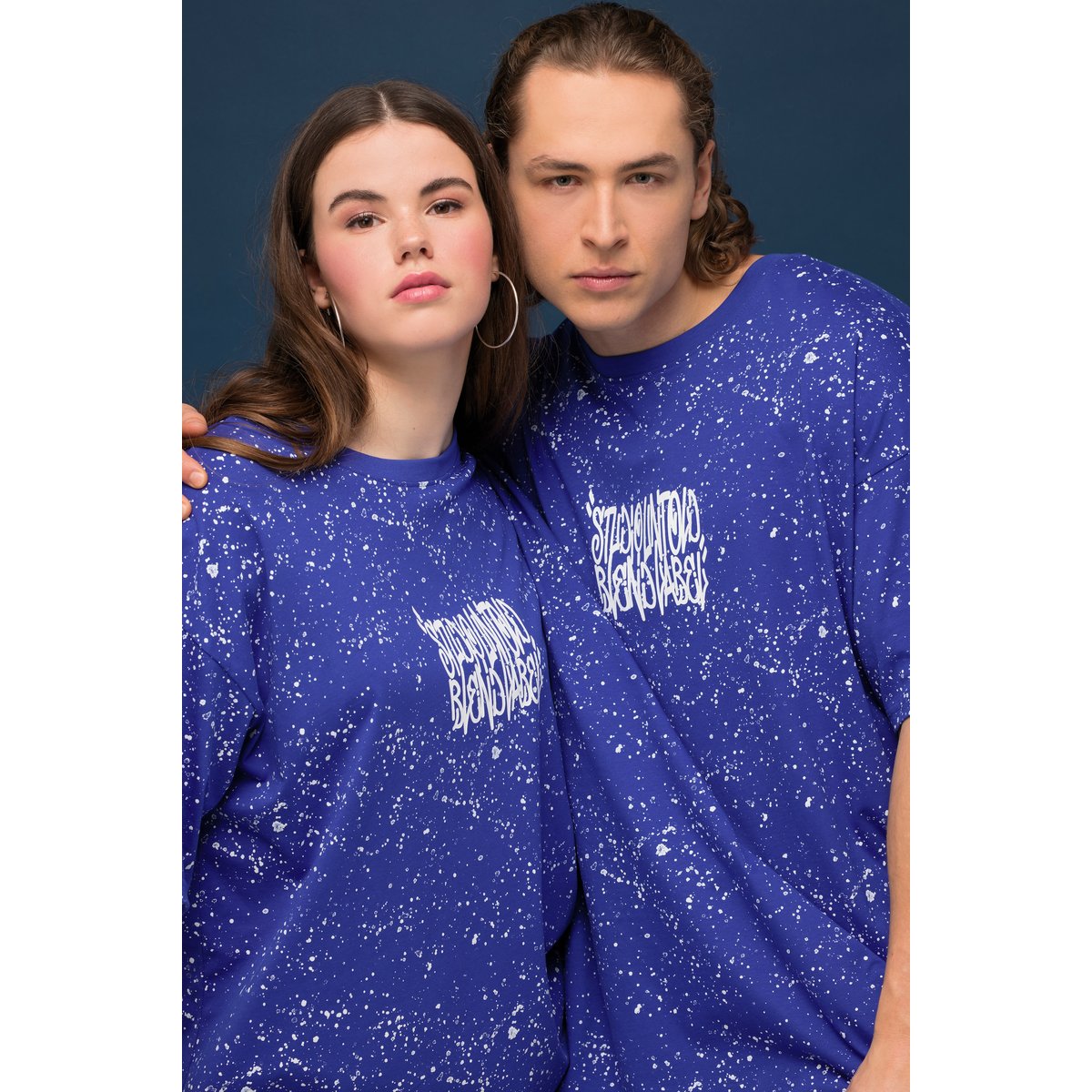 T-shirt oversized unisexe. Aspect moucheté bleu, STUDIO UNTOLD