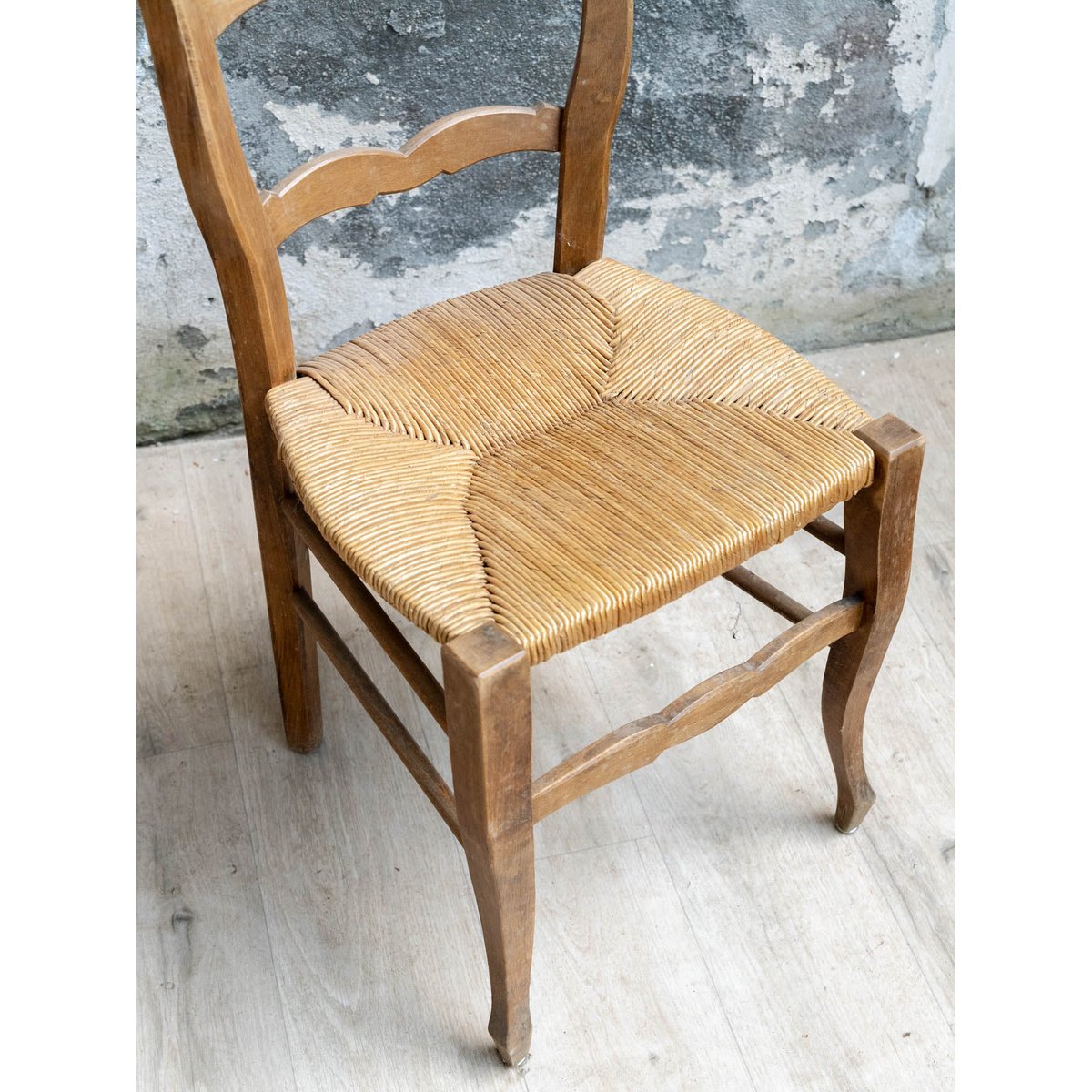 Paire de chaises en bois et paille Claude N°1668 - Bon état bois clair, DEBONGOUT
