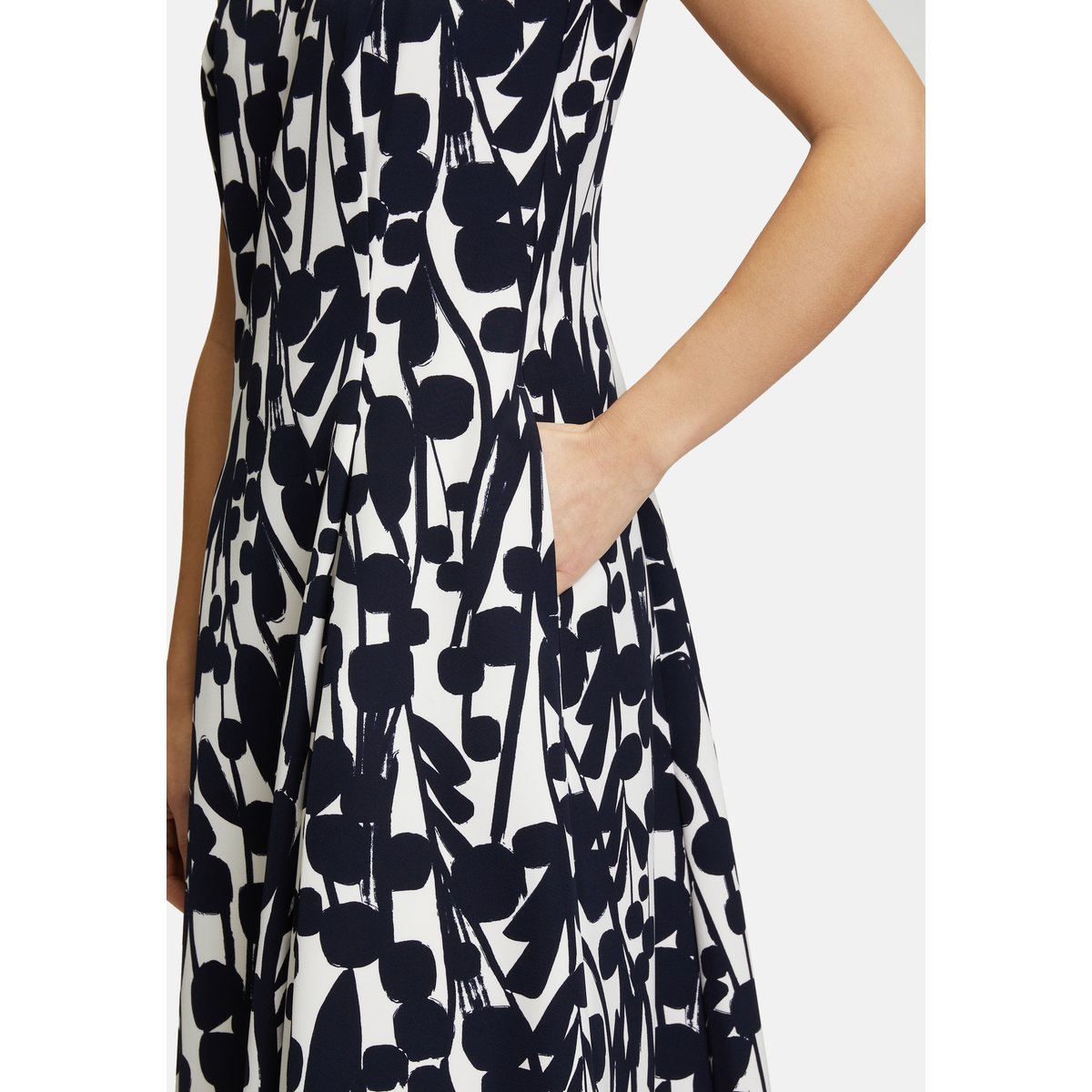 Robe de cocktail à imprimé blanc/bleu, VERA MONT